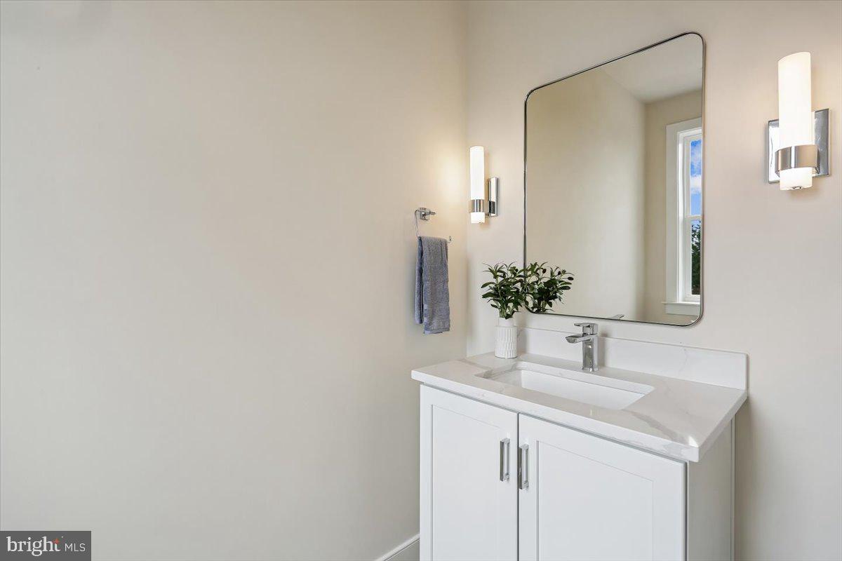 POOLESVILLE - Residential