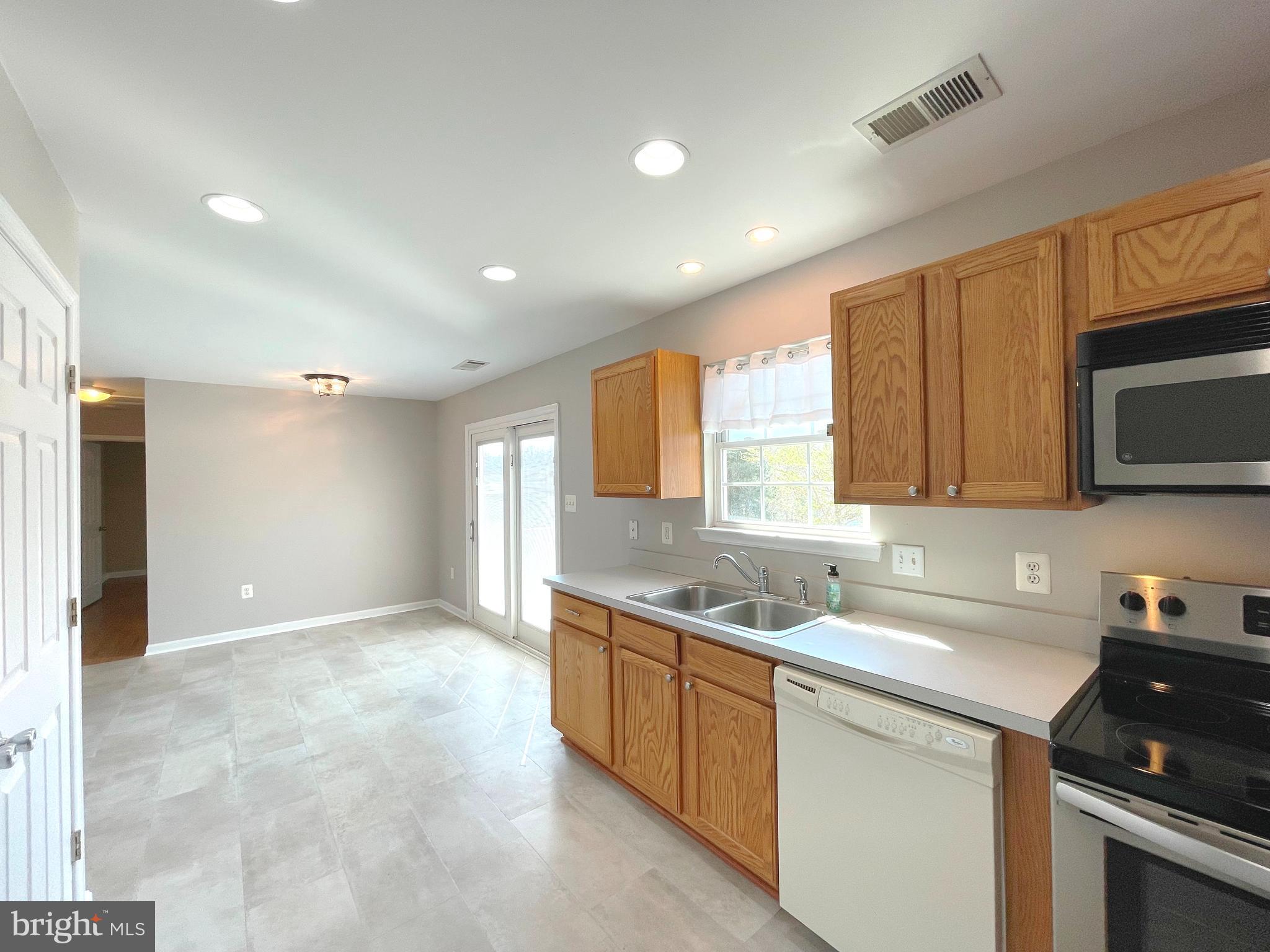 YARDLEY HILLS - Residential Lease