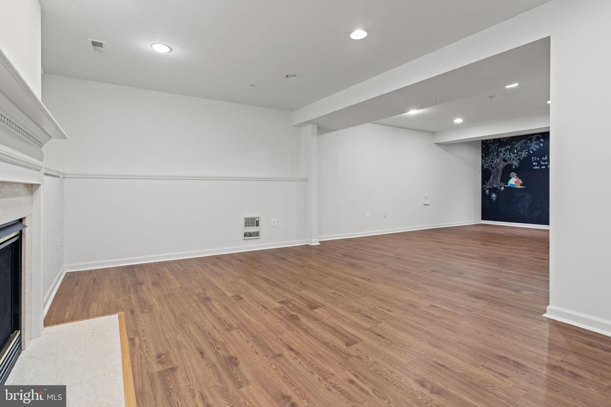 GALYN MANOR - Residential