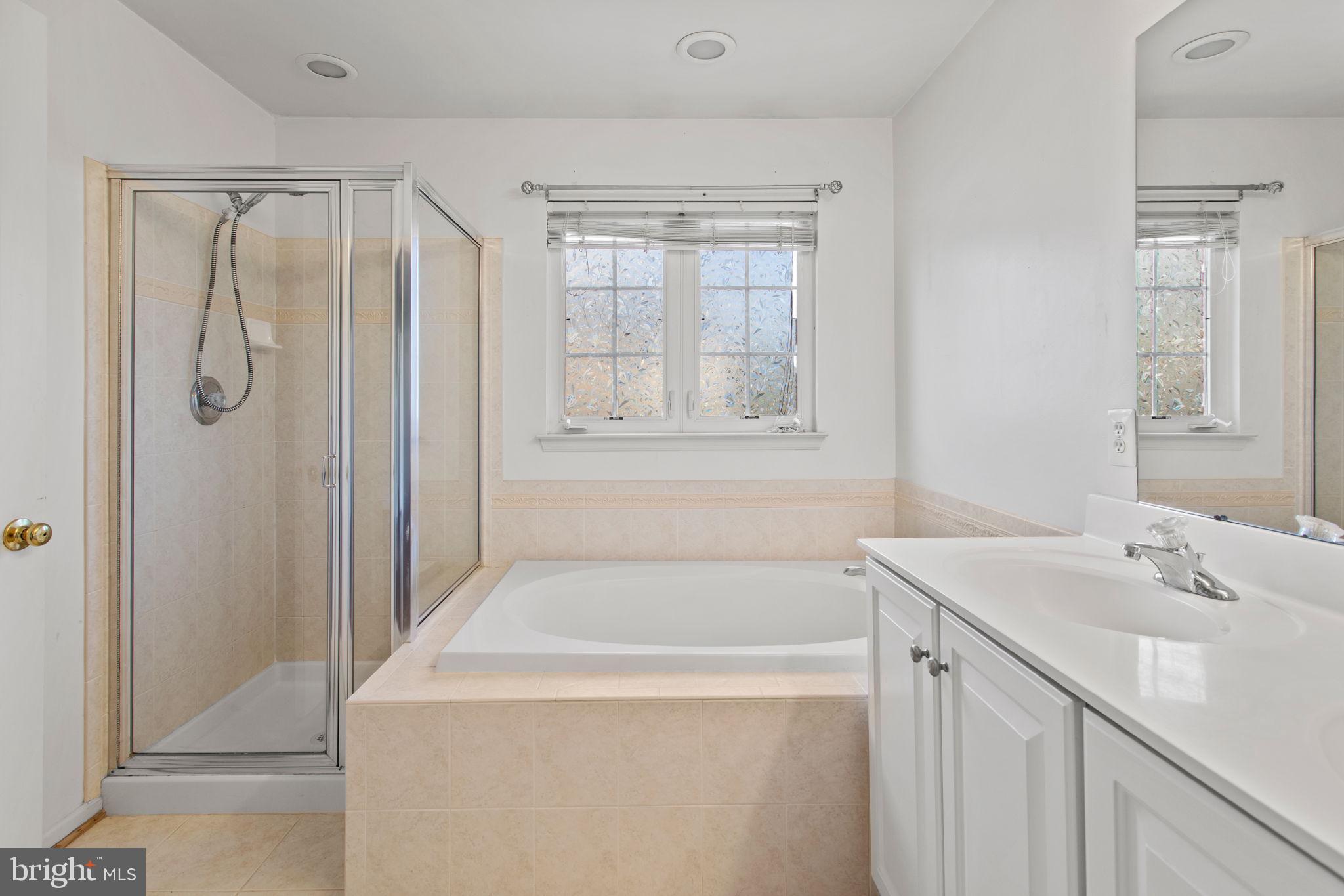 GALYN MANOR - Residential