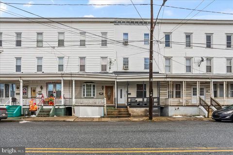 Townhouse For Sale - 36 S Coal Street<br/> PORT CARBON, PA 17965