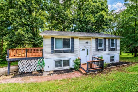 Photo of 584 Rockbridge Drive SE, LEESBURG, VA 20175 (MLS # VALO2134020)