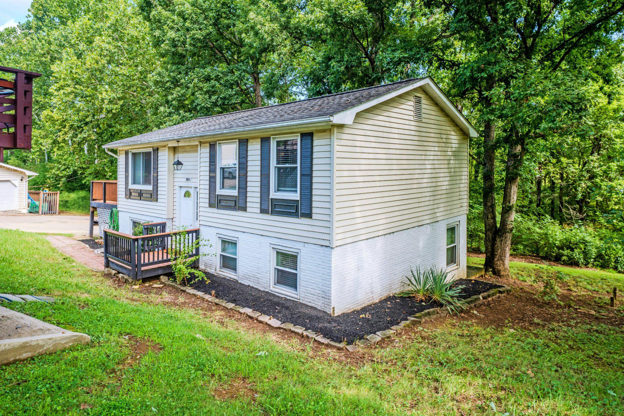 584 ROCKBRIDGE DRIVE SE