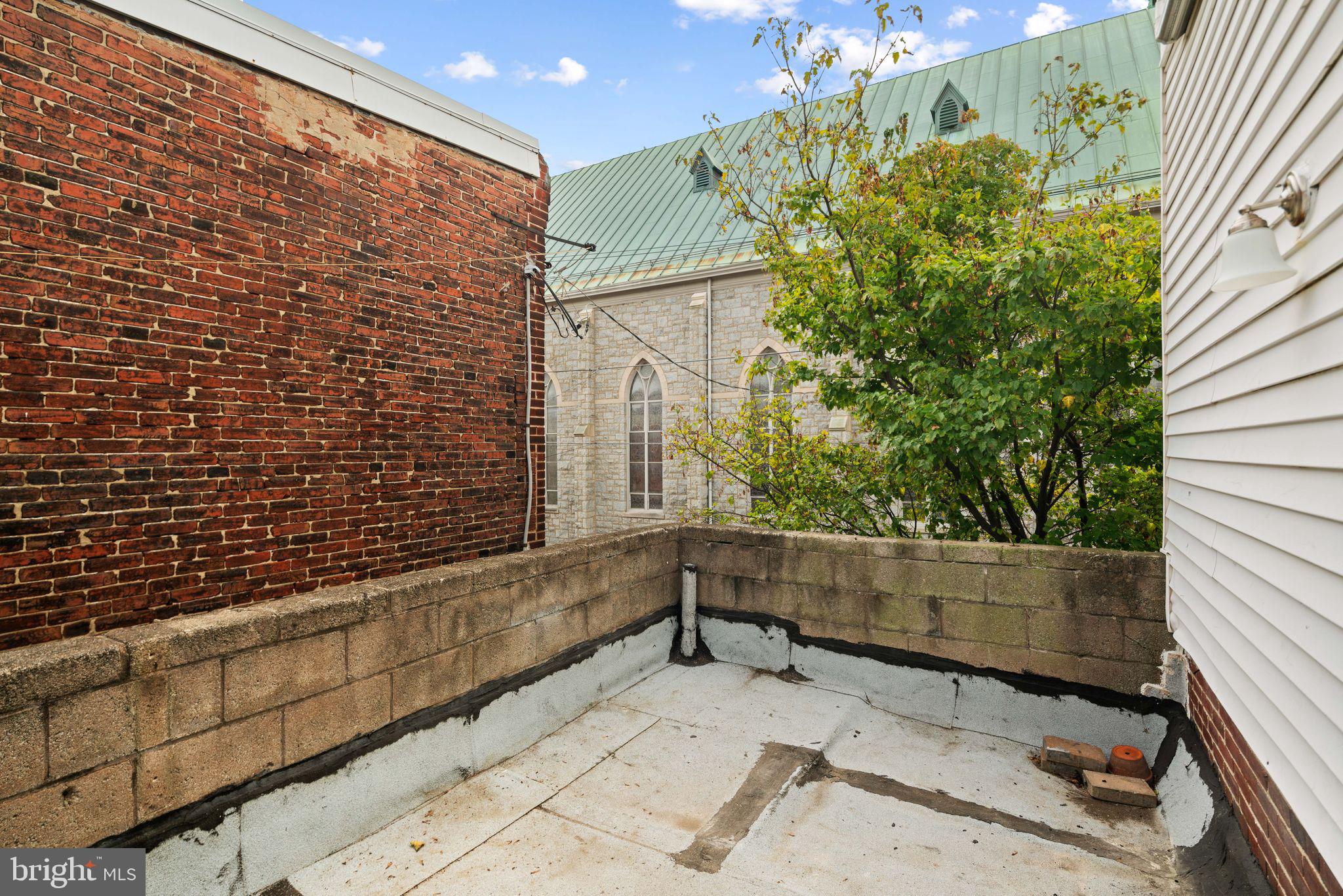 PORT RICHMOND - Residential Lease