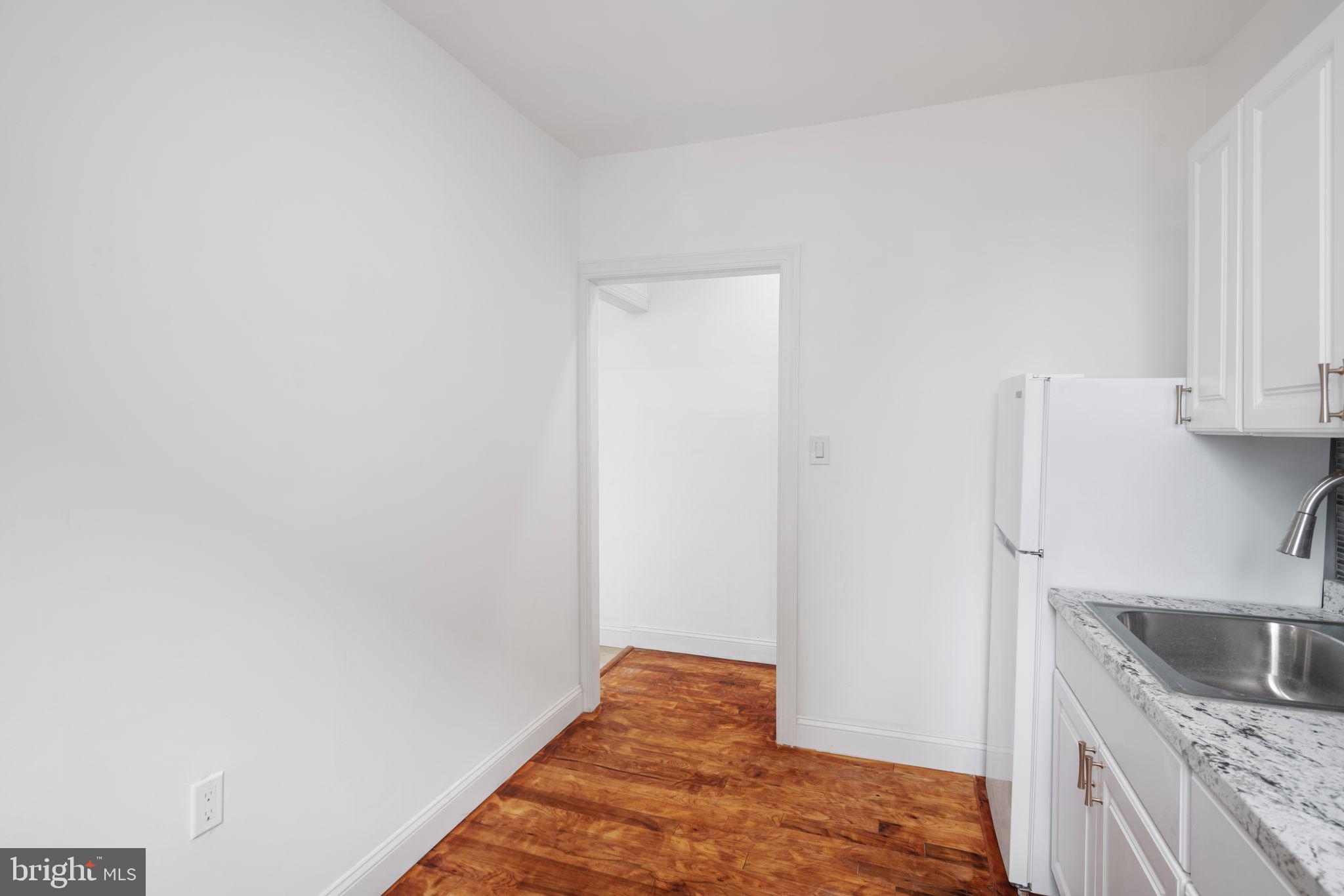 PORT RICHMOND - Residential Lease