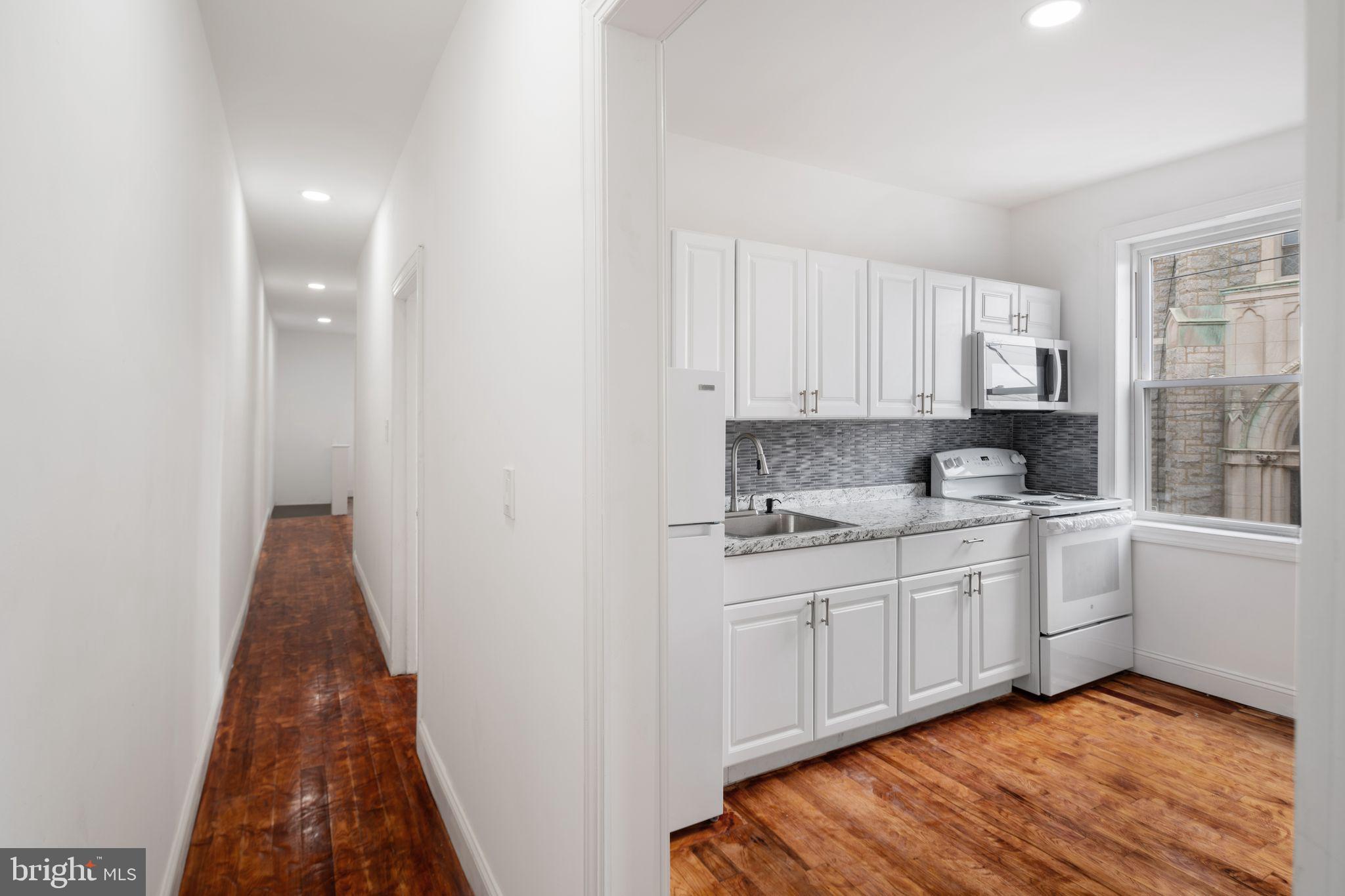 PORT RICHMOND - Residential Lease