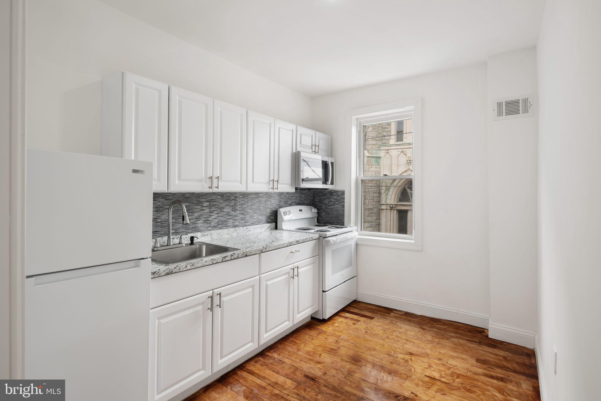 PORT RICHMOND - Residential Lease