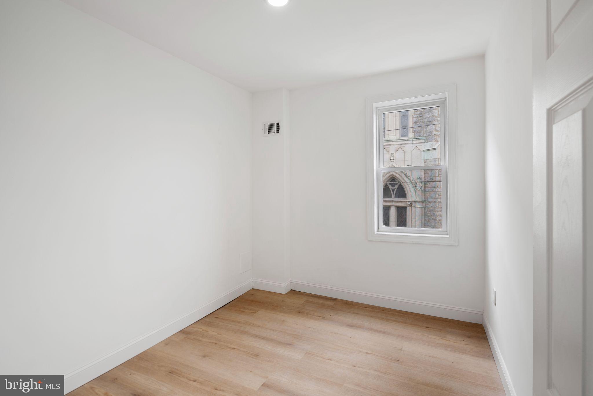 PORT RICHMOND - Residential Lease