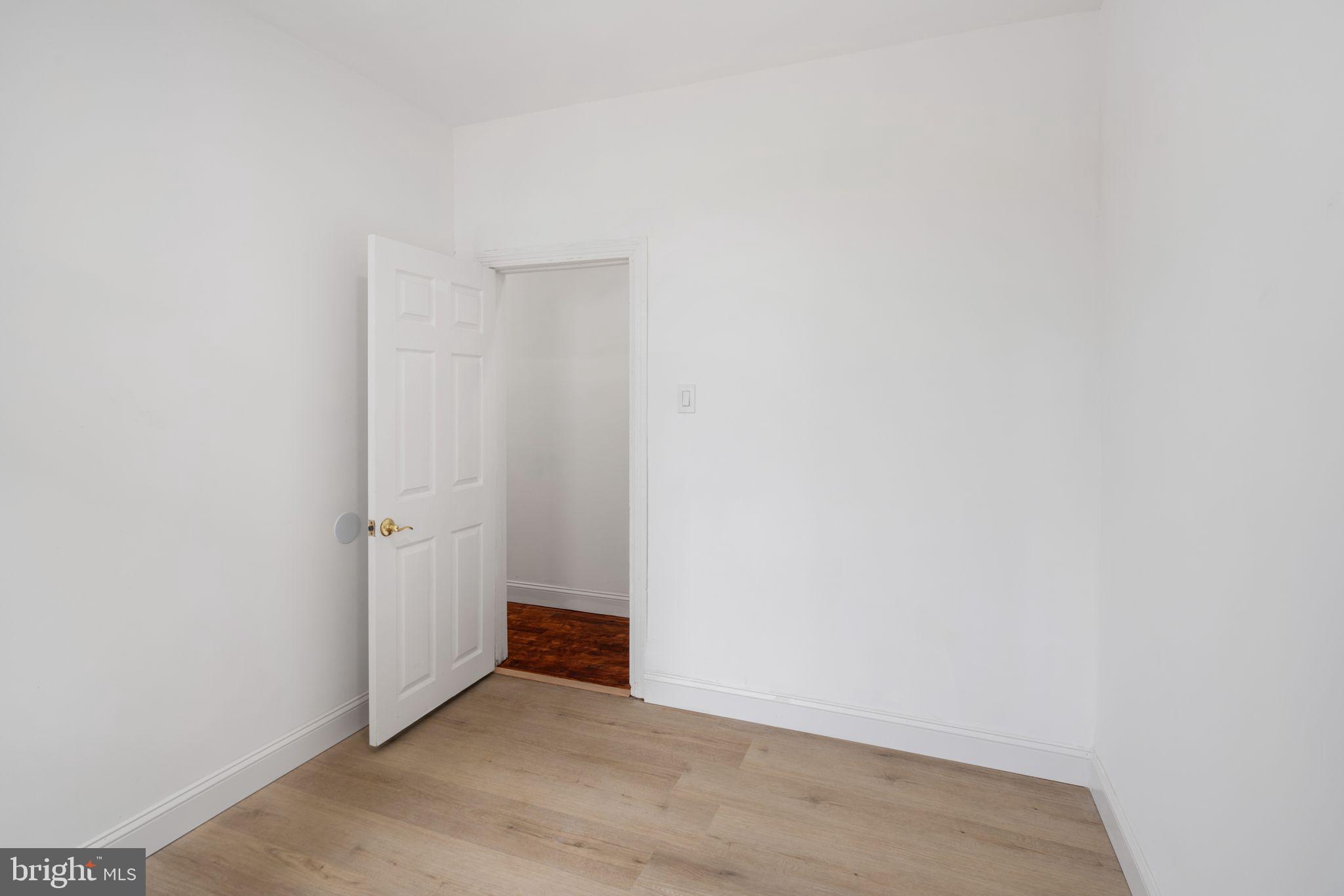 PORT RICHMOND - Residential Lease