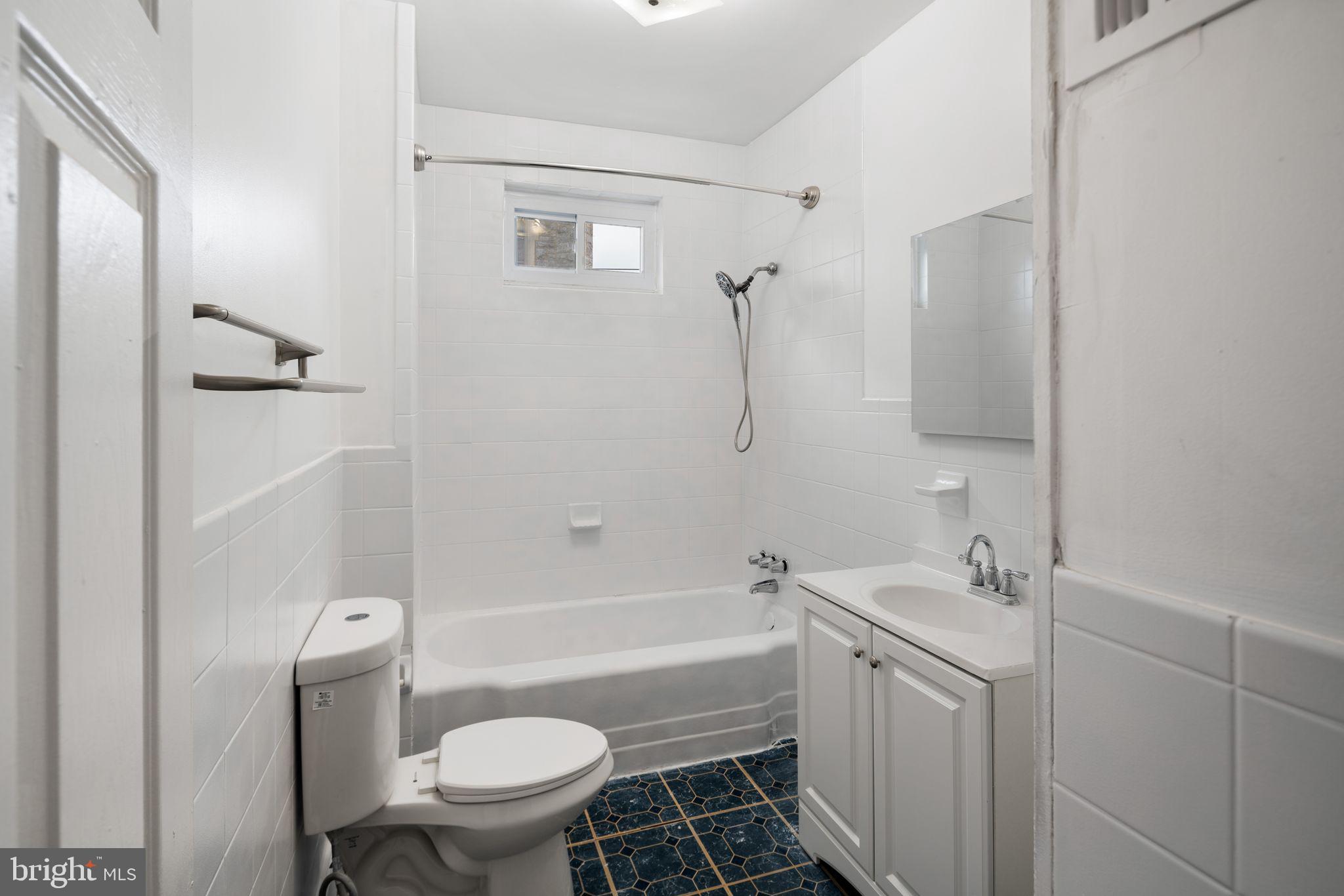 PORT RICHMOND - Residential Lease