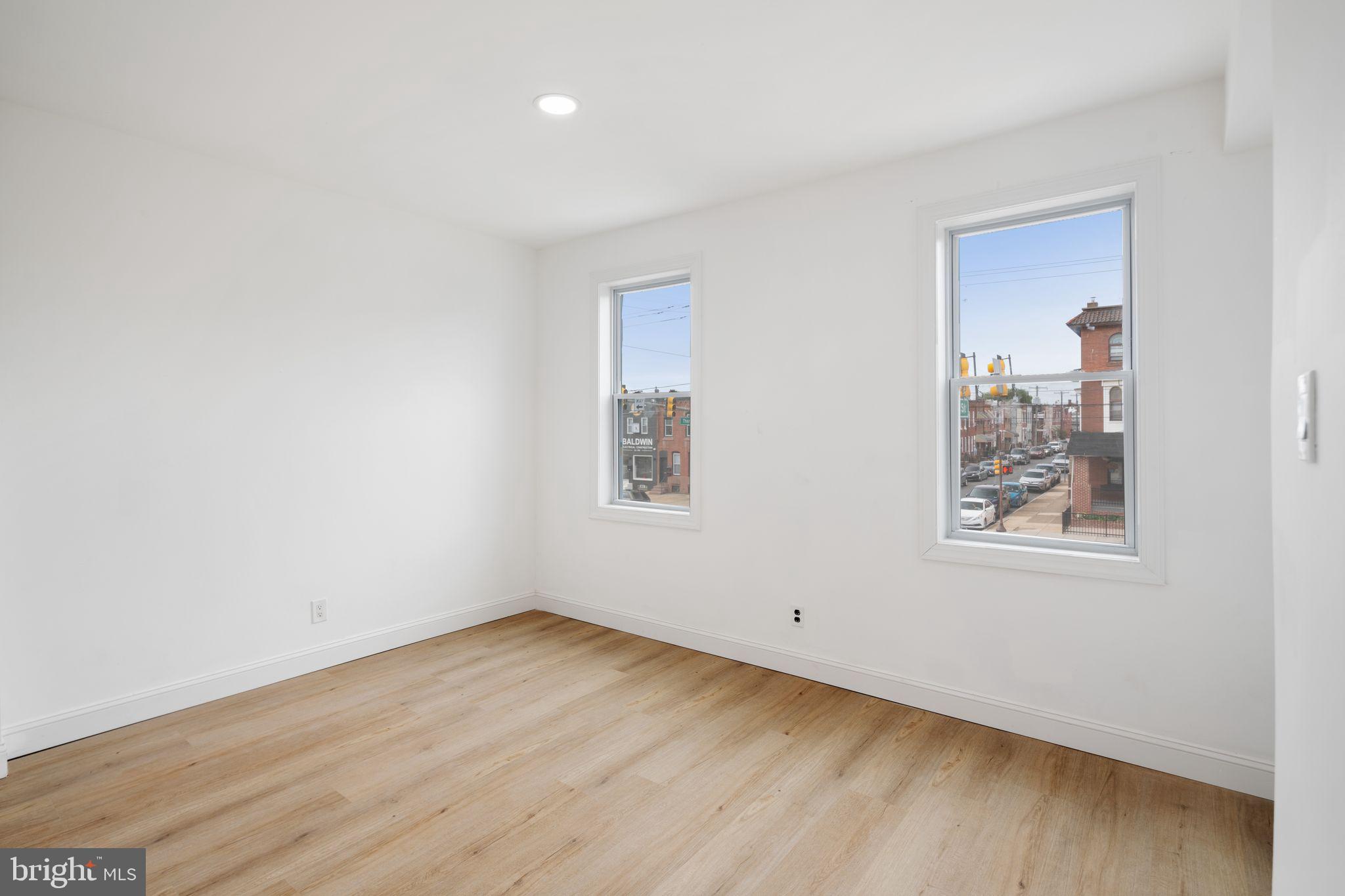 PORT RICHMOND - Residential Lease