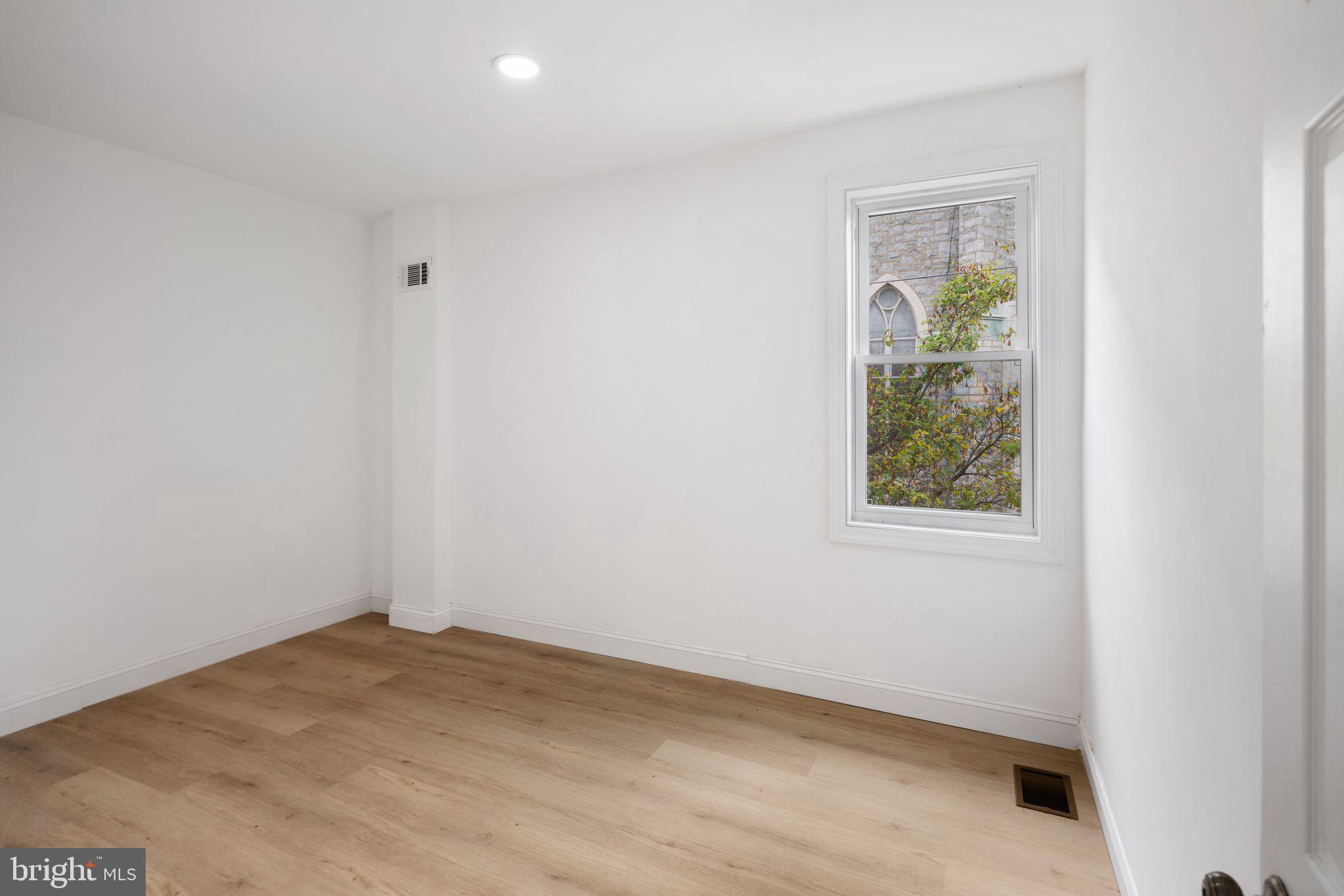 PORT RICHMOND - Residential Lease