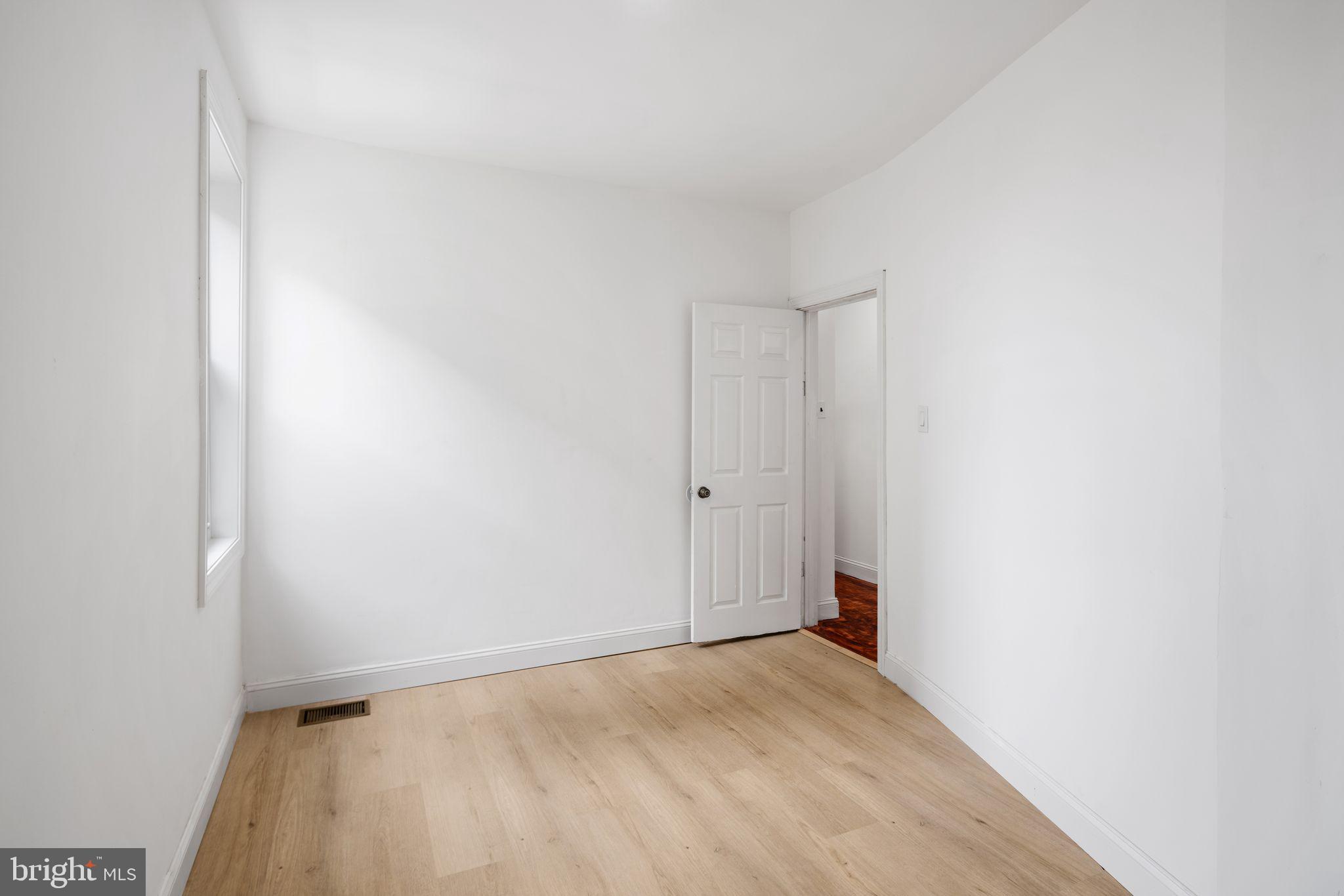 PORT RICHMOND - Residential Lease