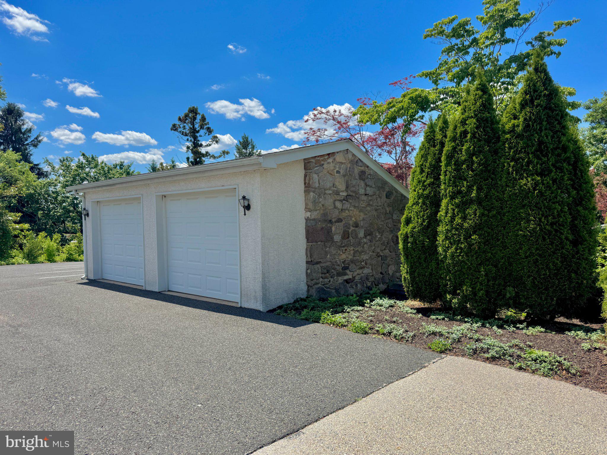 12 LUDWIG LANE