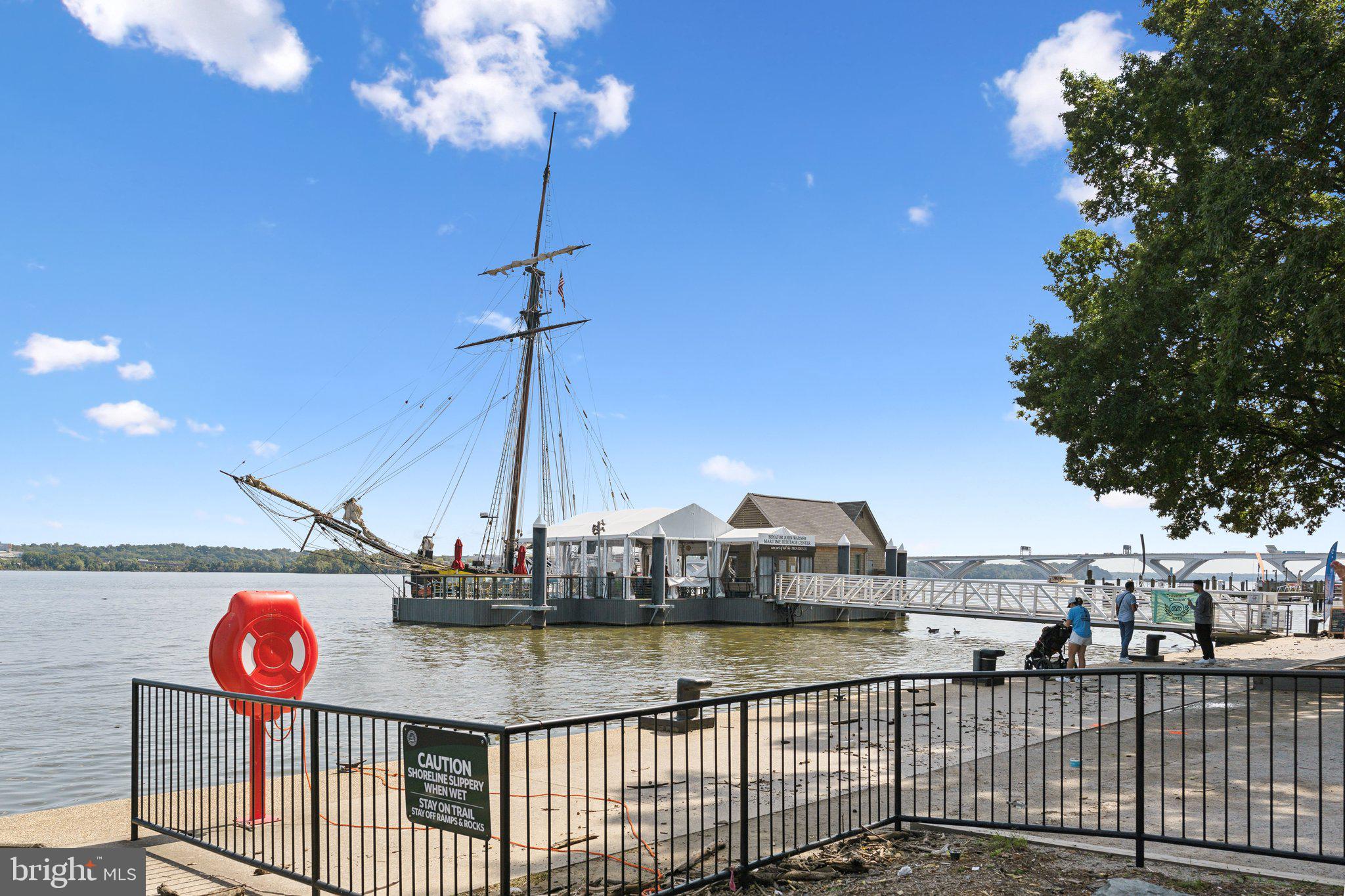 OLD TOWN ALEXANDRIA - Residential Lease