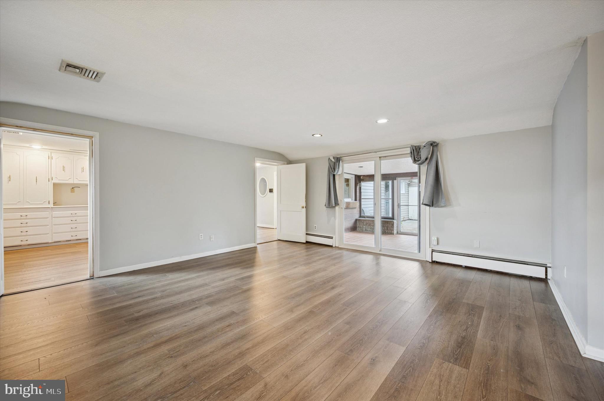 1107 LANSDALE AVENUE