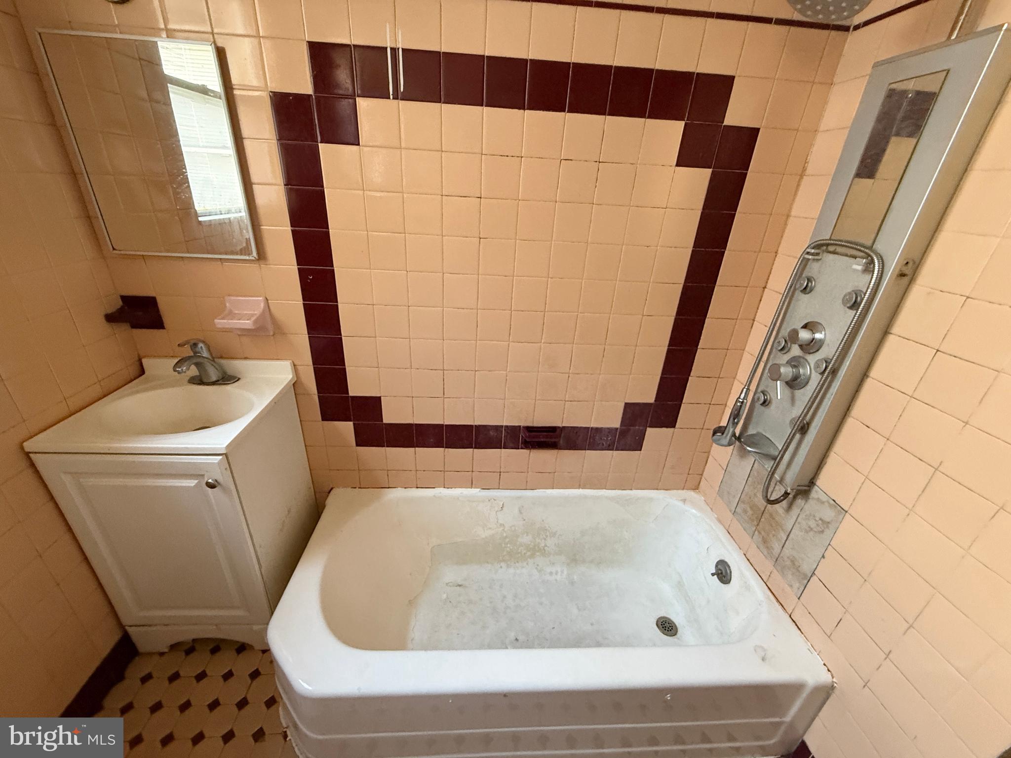 LOWER MOYAMENSING - Residential