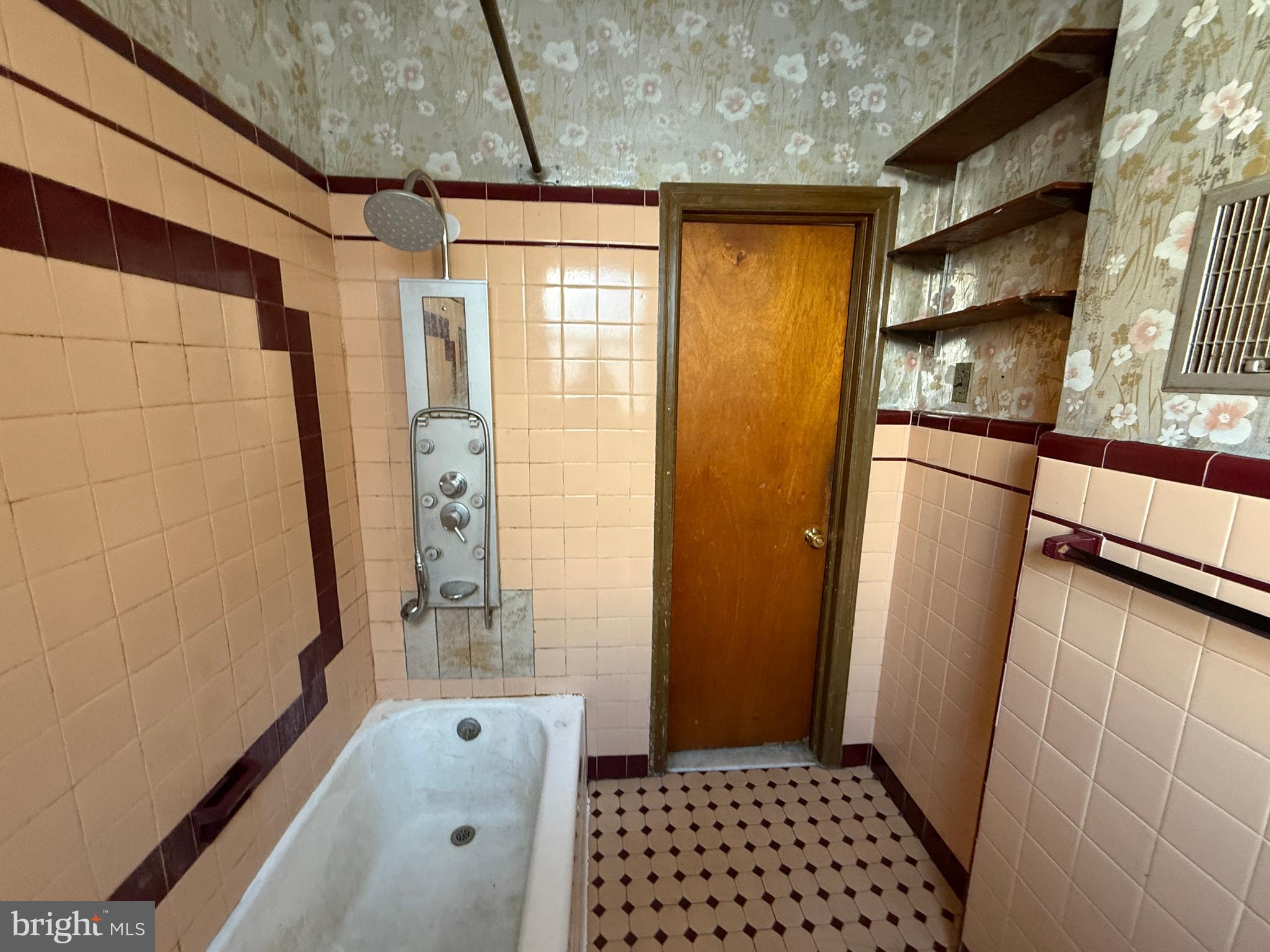 LOWER MOYAMENSING - Residential