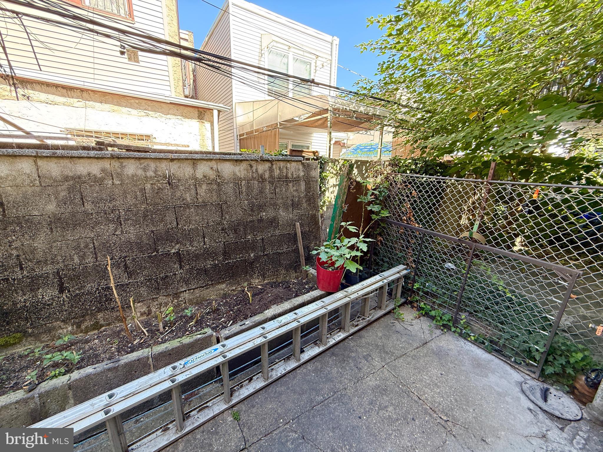 LOWER MOYAMENSING - Residential