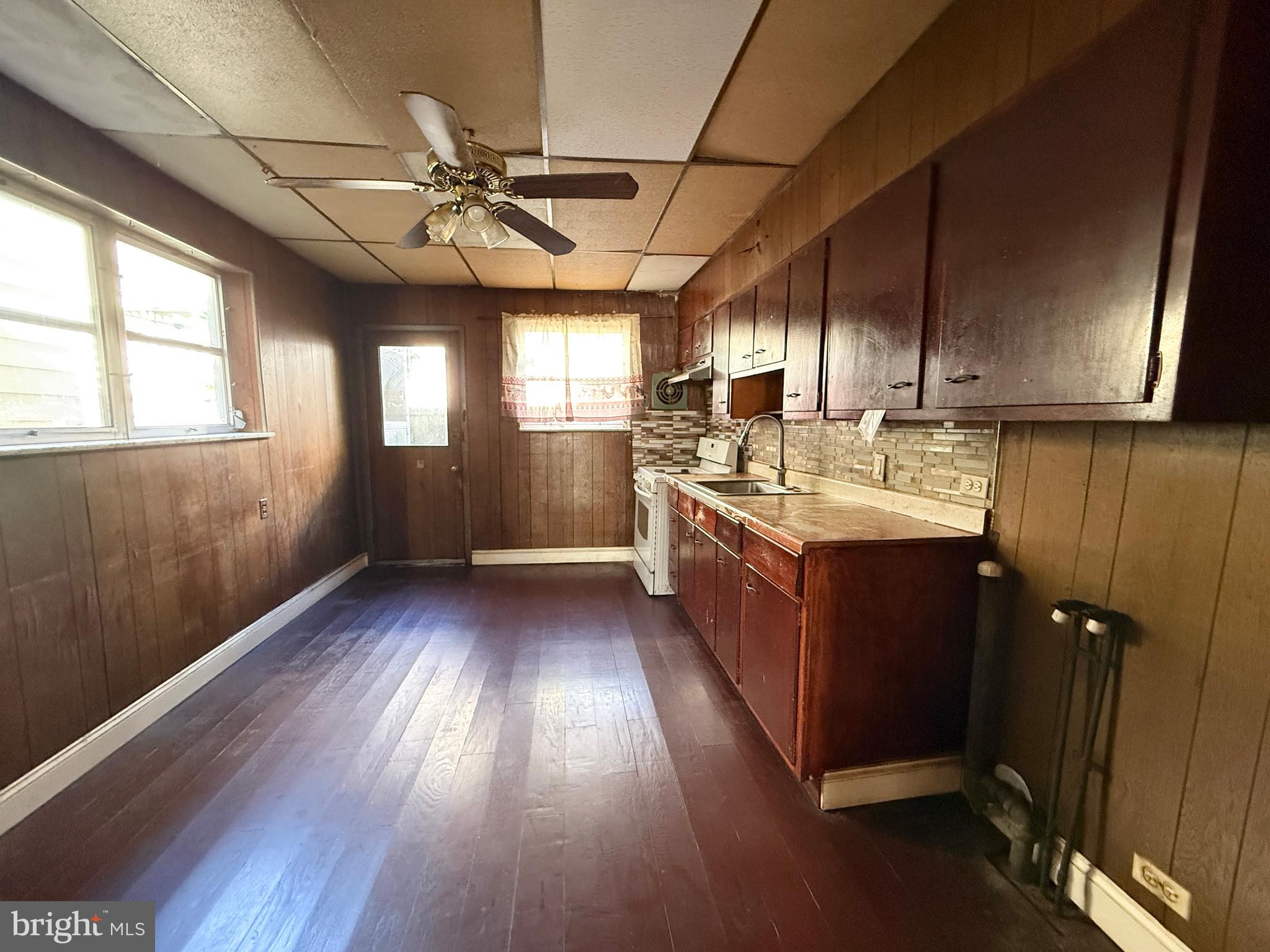 LOWER MOYAMENSING - Residential