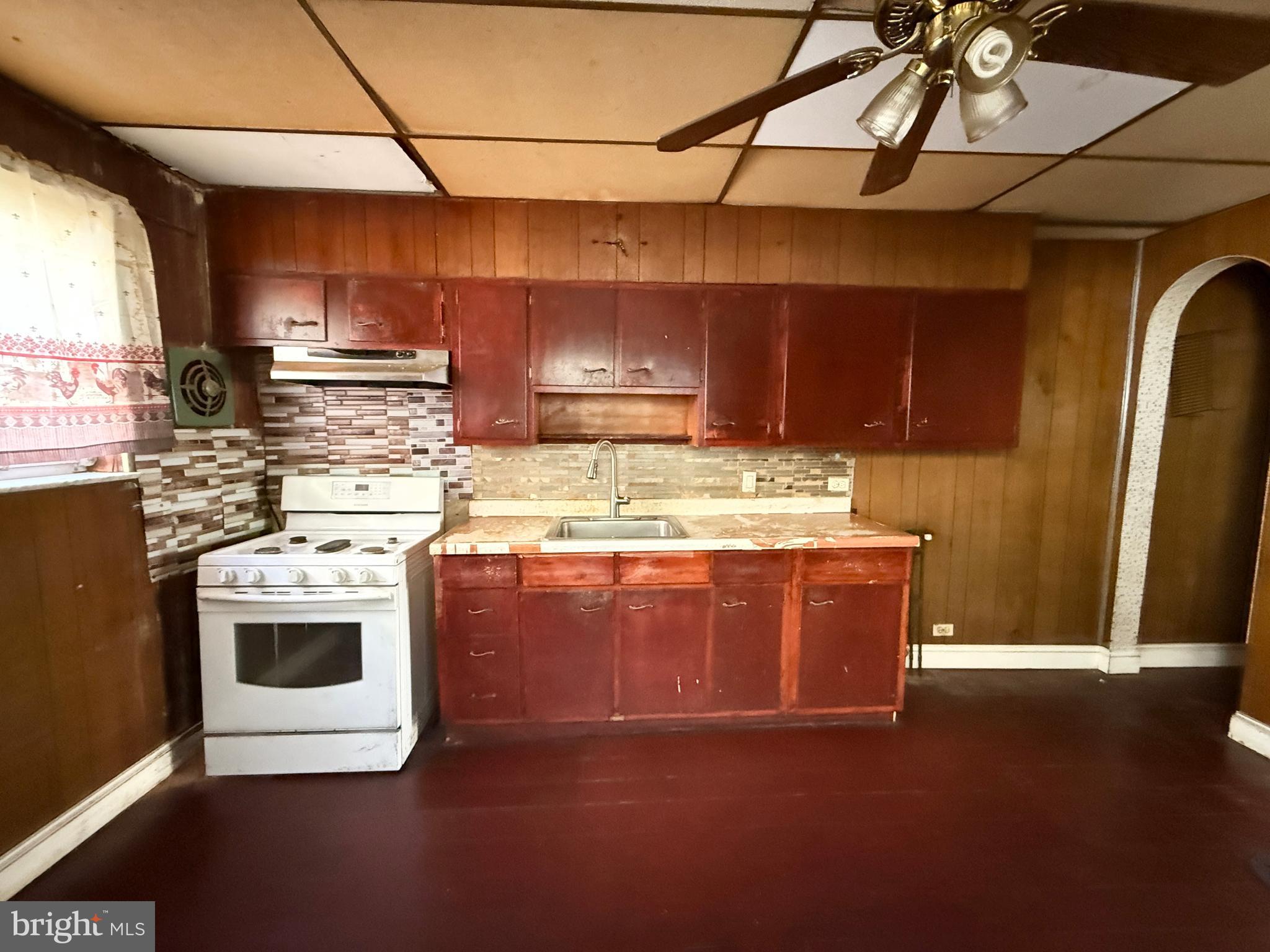 LOWER MOYAMENSING - Residential