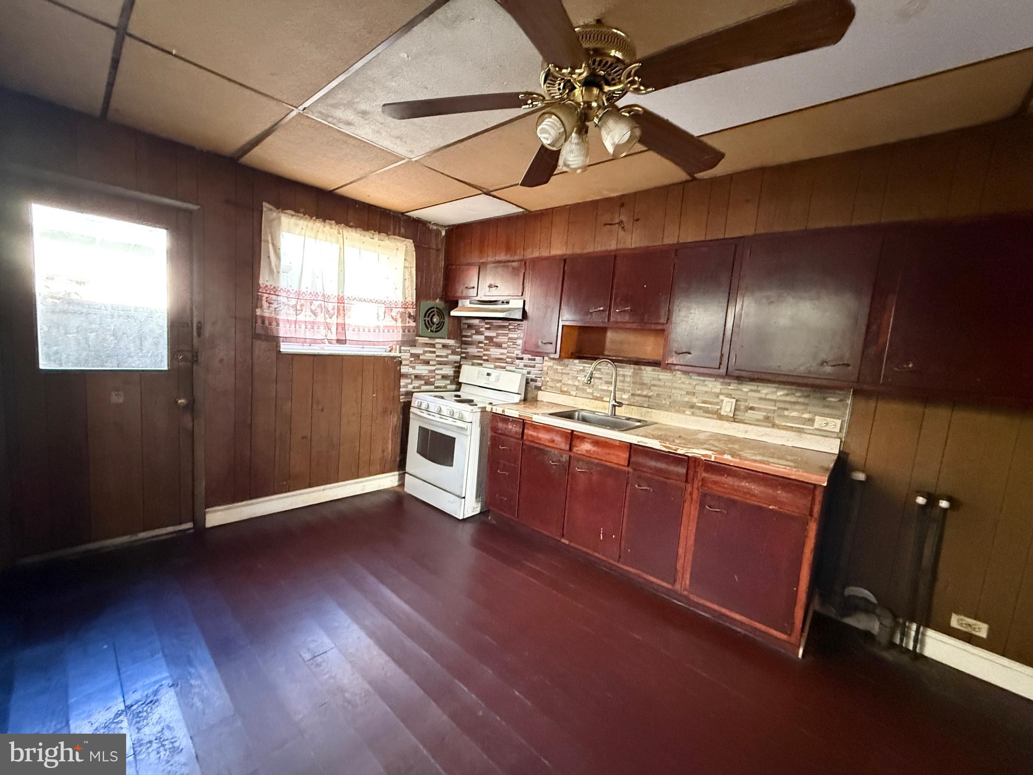 LOWER MOYAMENSING - Residential