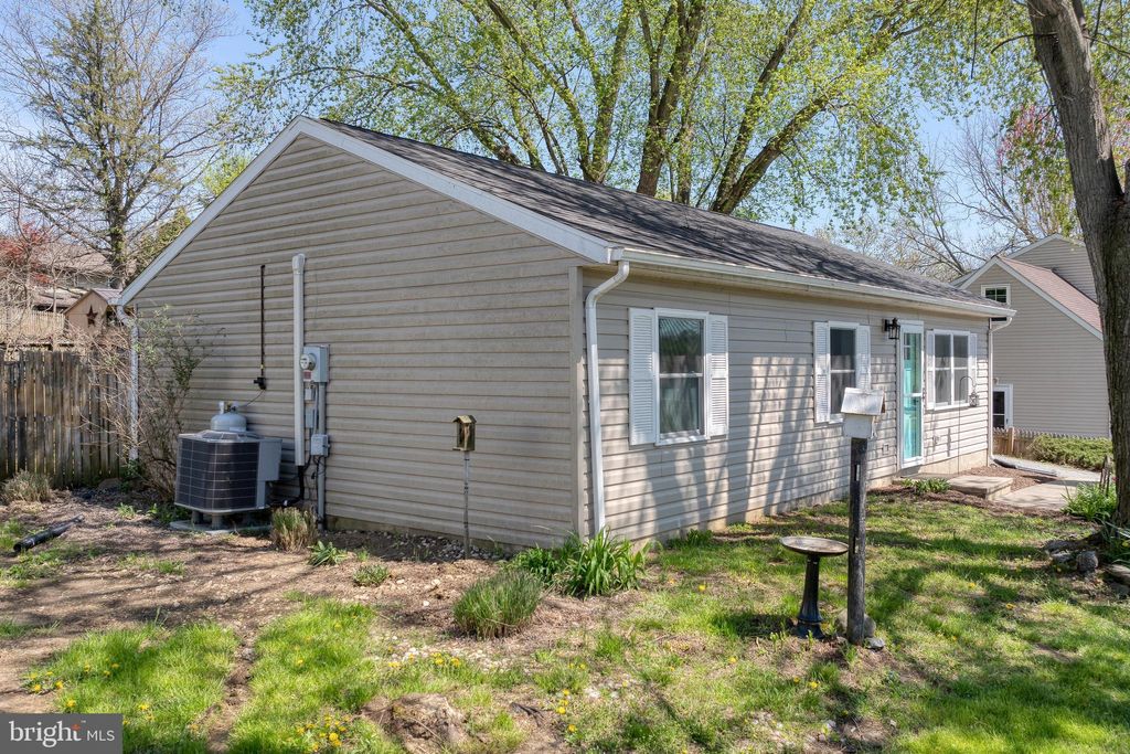 Photo of 107 Hoover Road, Lancaster, PA 17603 (MLS # PALA2049784)