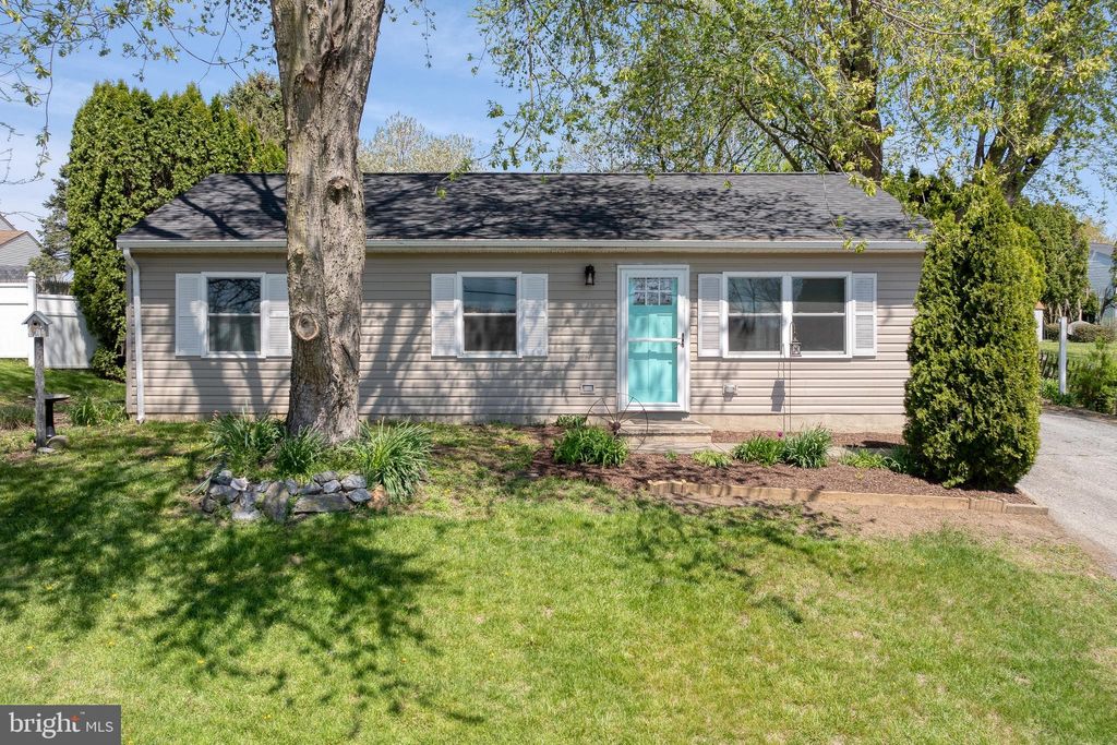 Photo of 107 Hoover Road, Lancaster, PA 17603 (MLS # PALA2049784)