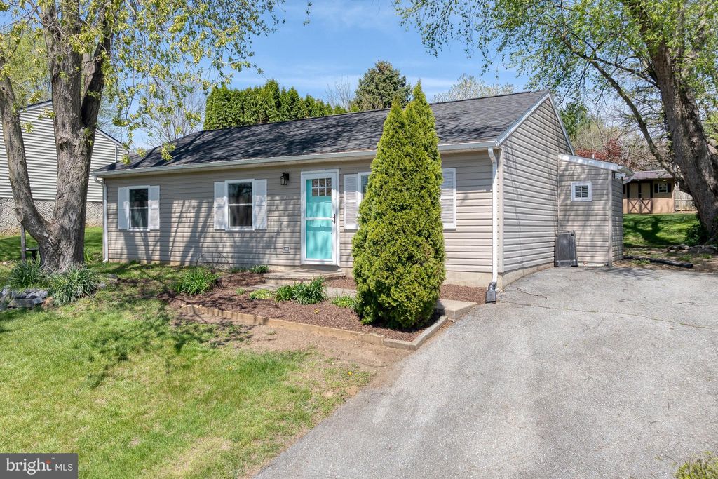 Photo of 107 Hoover Road, Lancaster, PA 17603 (MLS # PALA2049784)