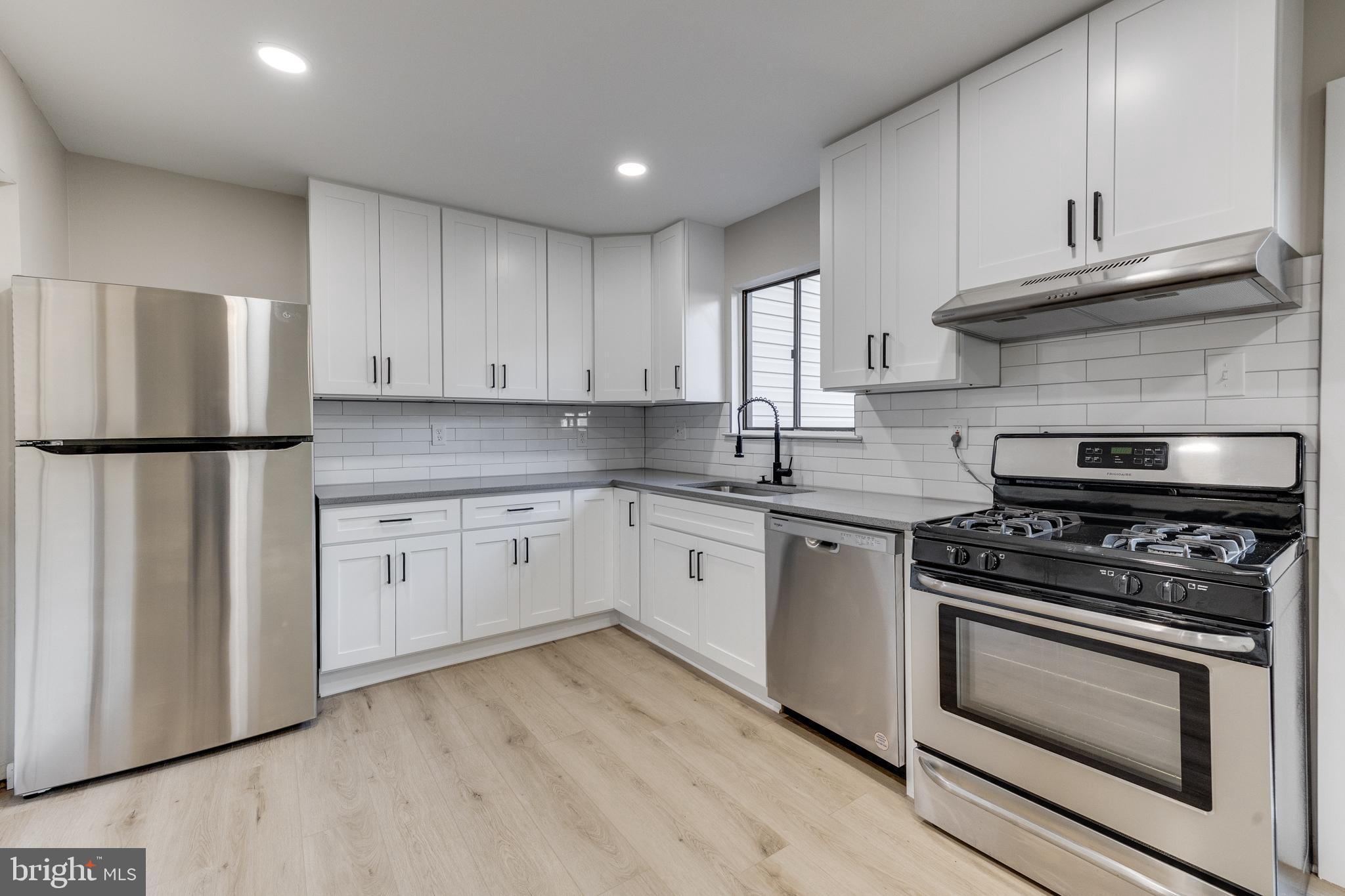 PINEWOOD LAWNS - Residential