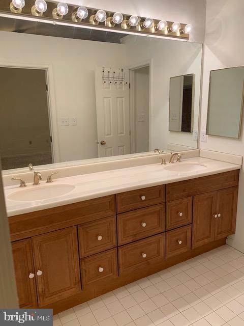 SUTHERLAND SQUARE - Residential Lease