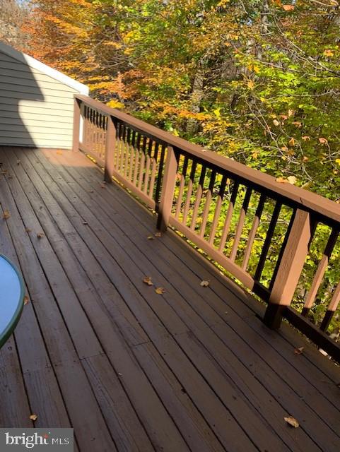 SUTHERLAND SQUARE - Residential Lease