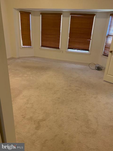 SUTHERLAND SQUARE - Residential Lease