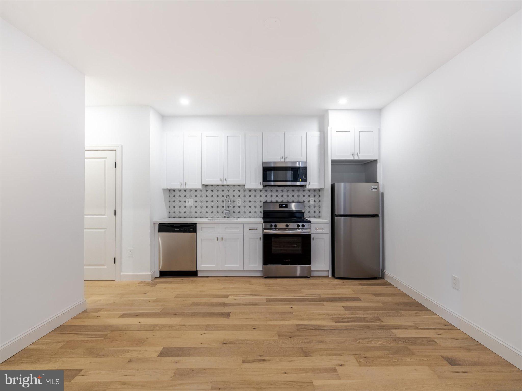 GARDEN COURT - Residential