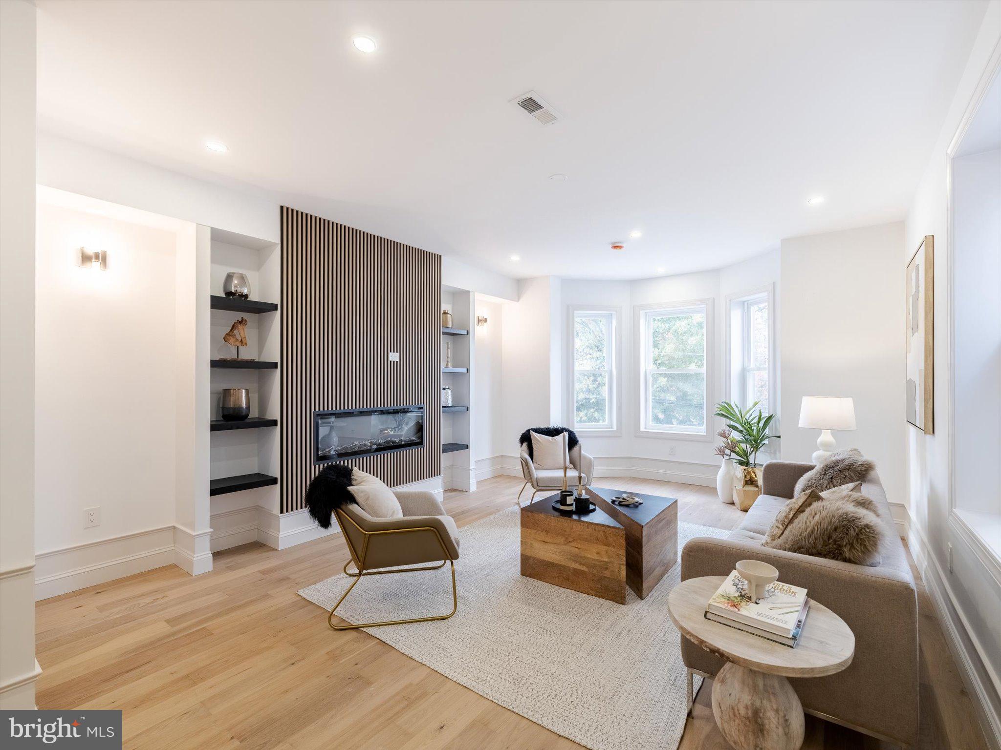 GARDEN COURT - Residential