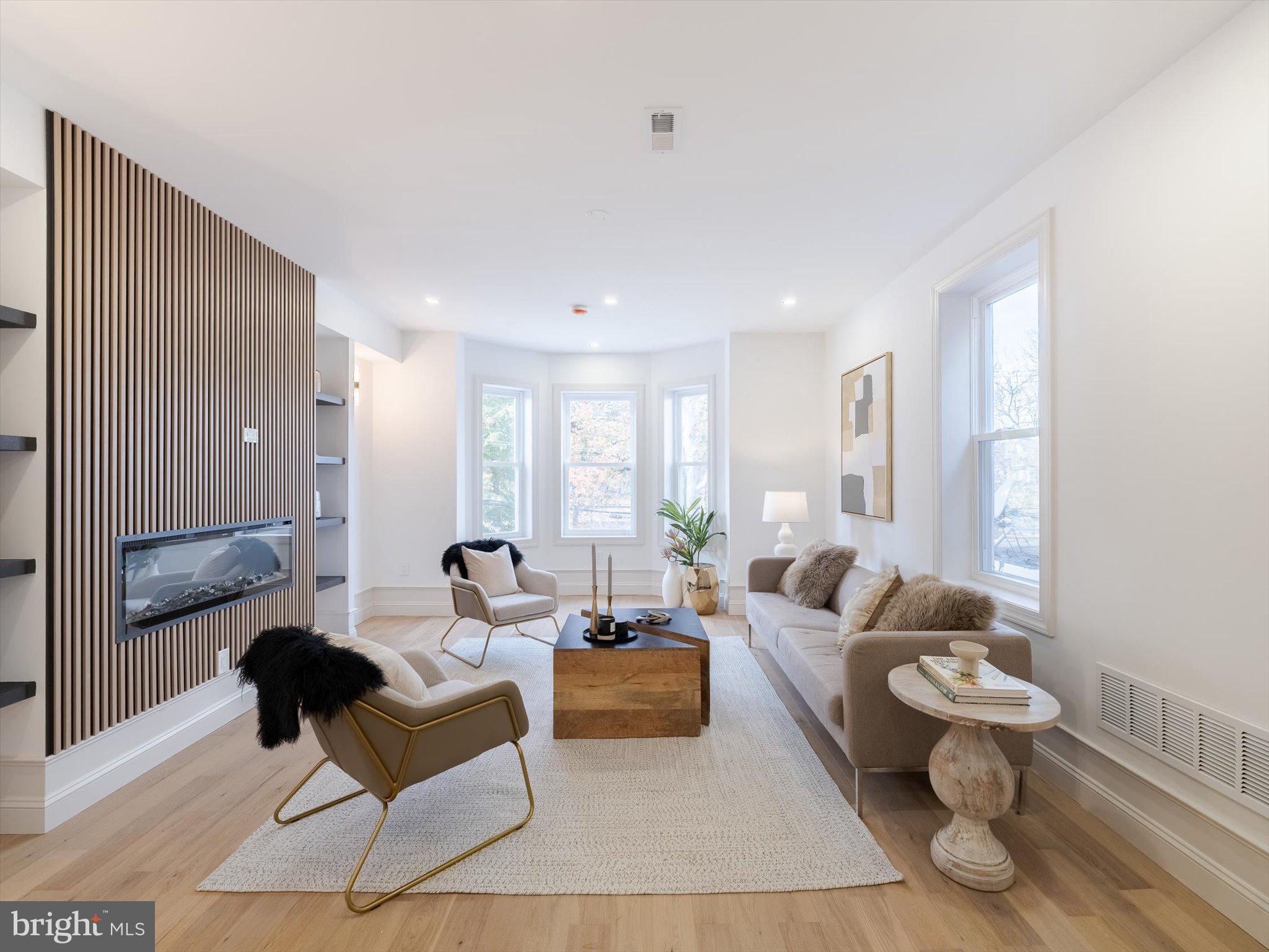 GARDEN COURT - Residential