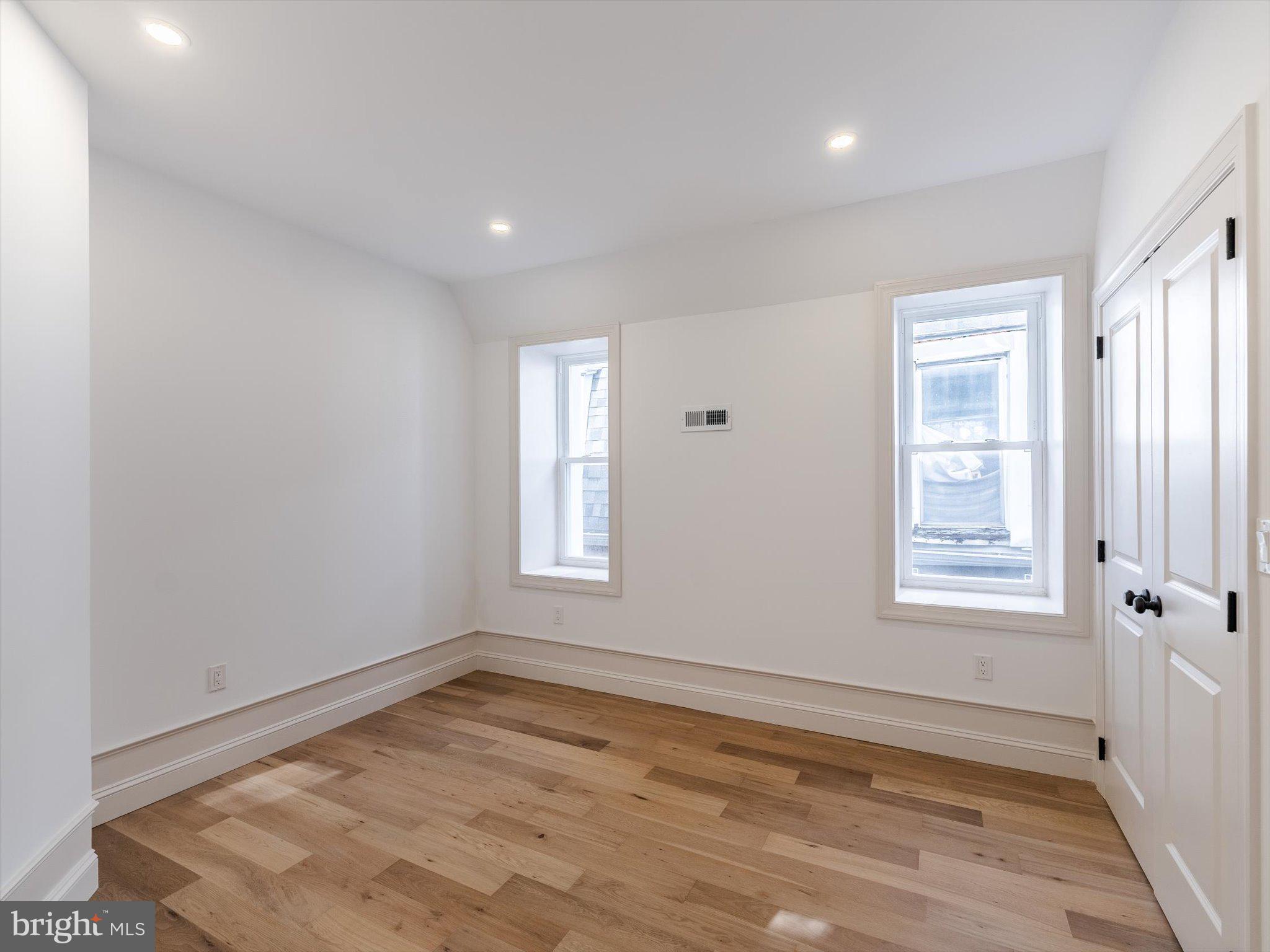 GARDEN COURT - Residential