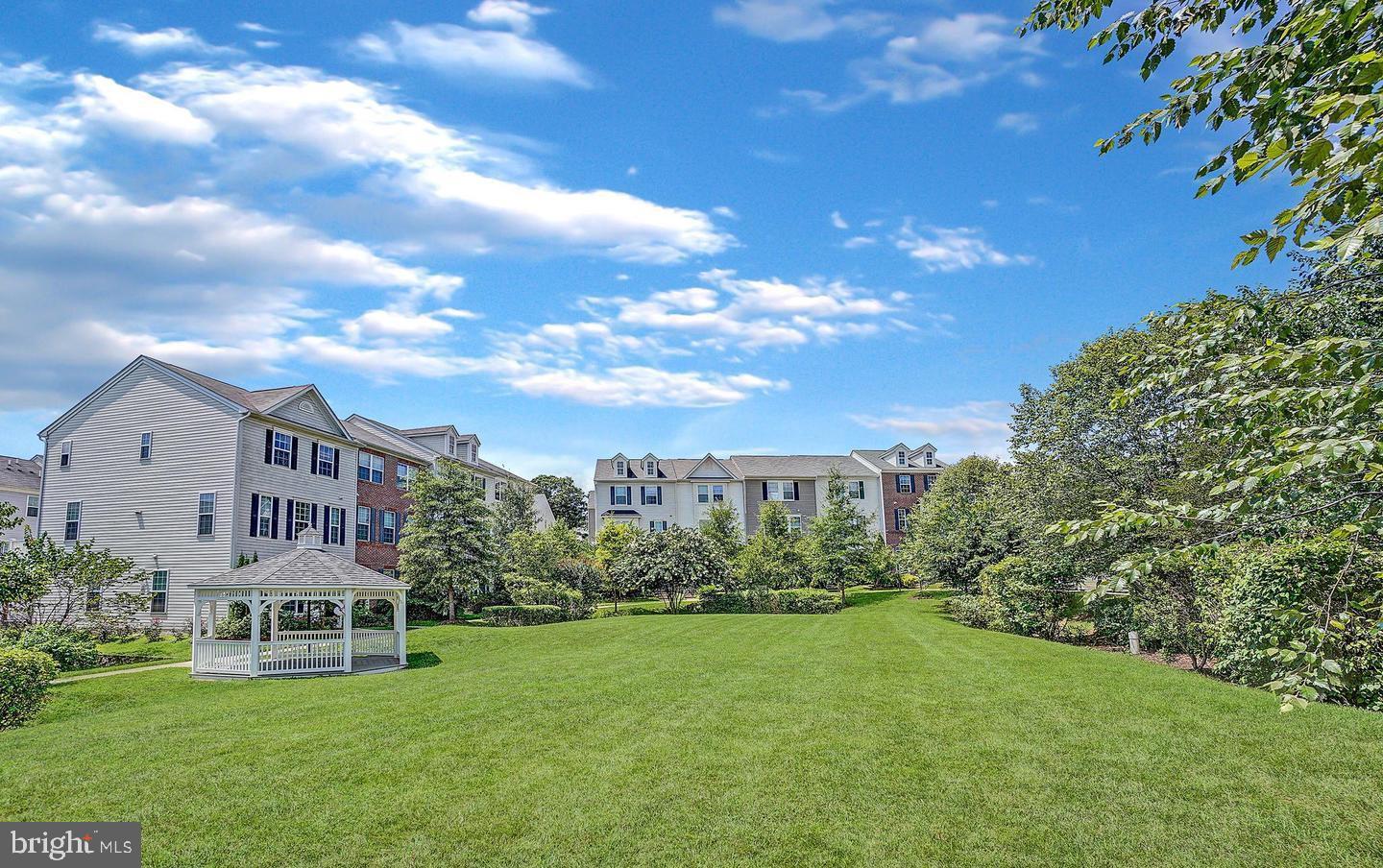 SENECA HILL - Residential