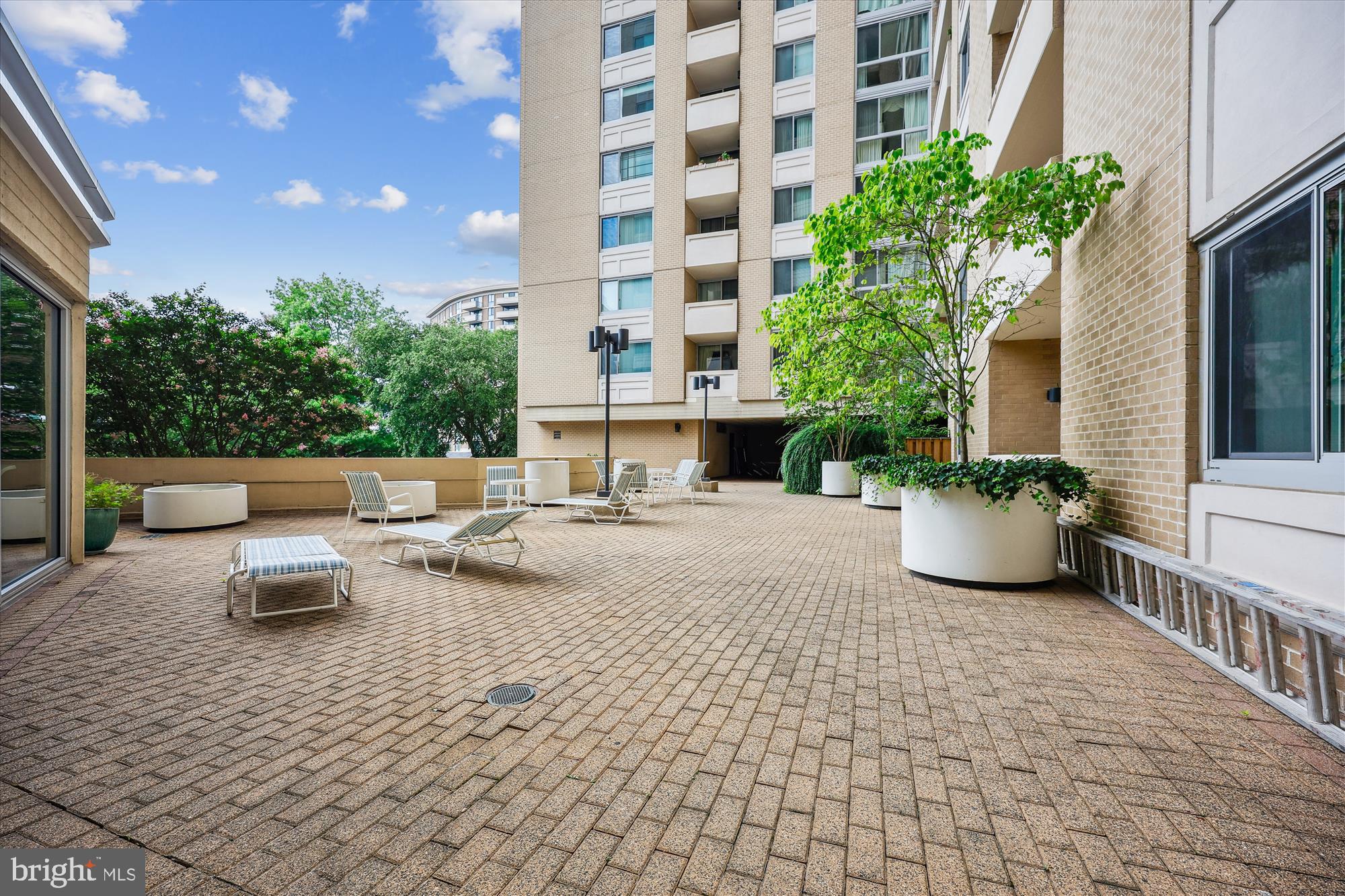 THE ELIZABETH - Residential