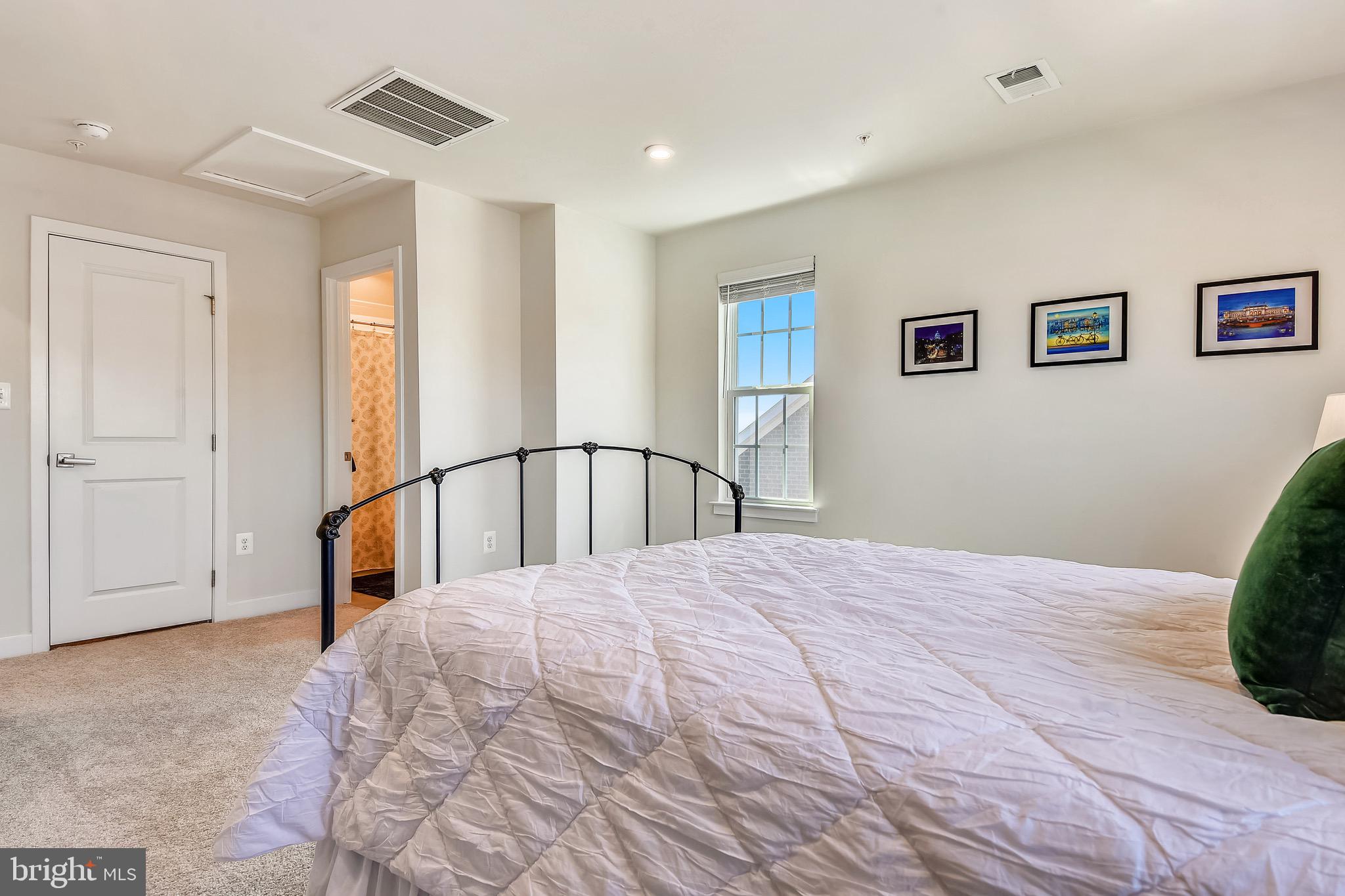 HYATTSVILLE - Residential