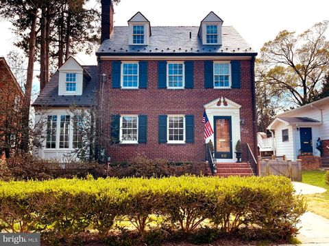 Photo of 102 W Mason Avenue, ALEXANDRIA, VA 22301 (MLS # VAAX2055612)