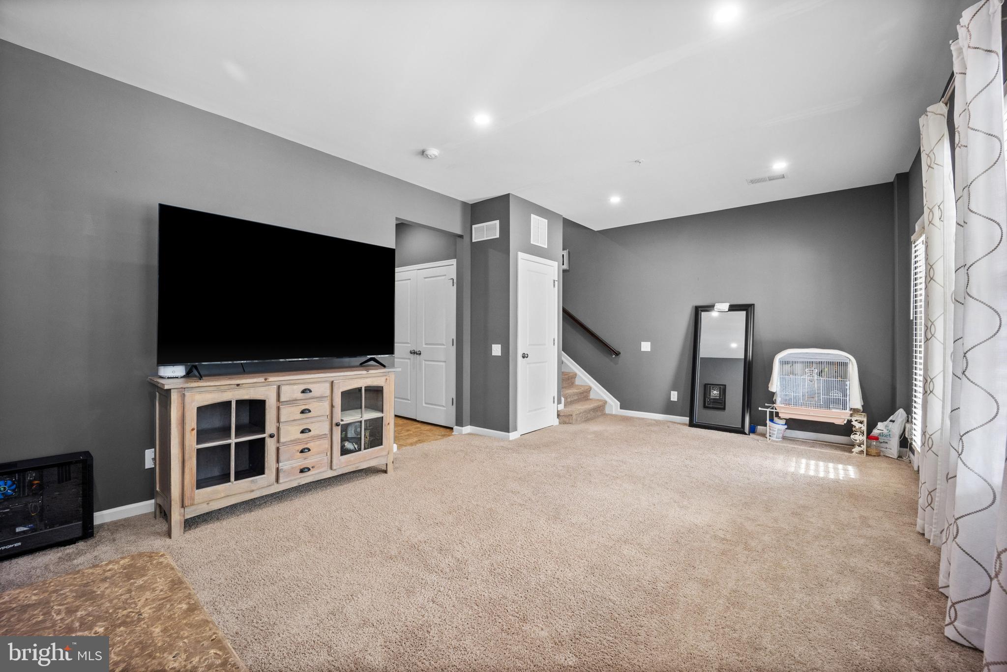 TALL OAKS - Residential