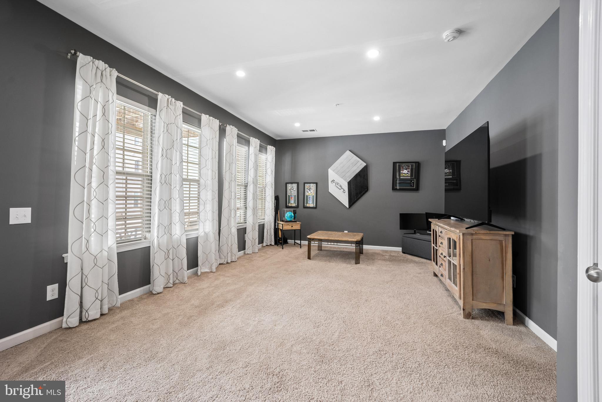 TALL OAKS - Residential