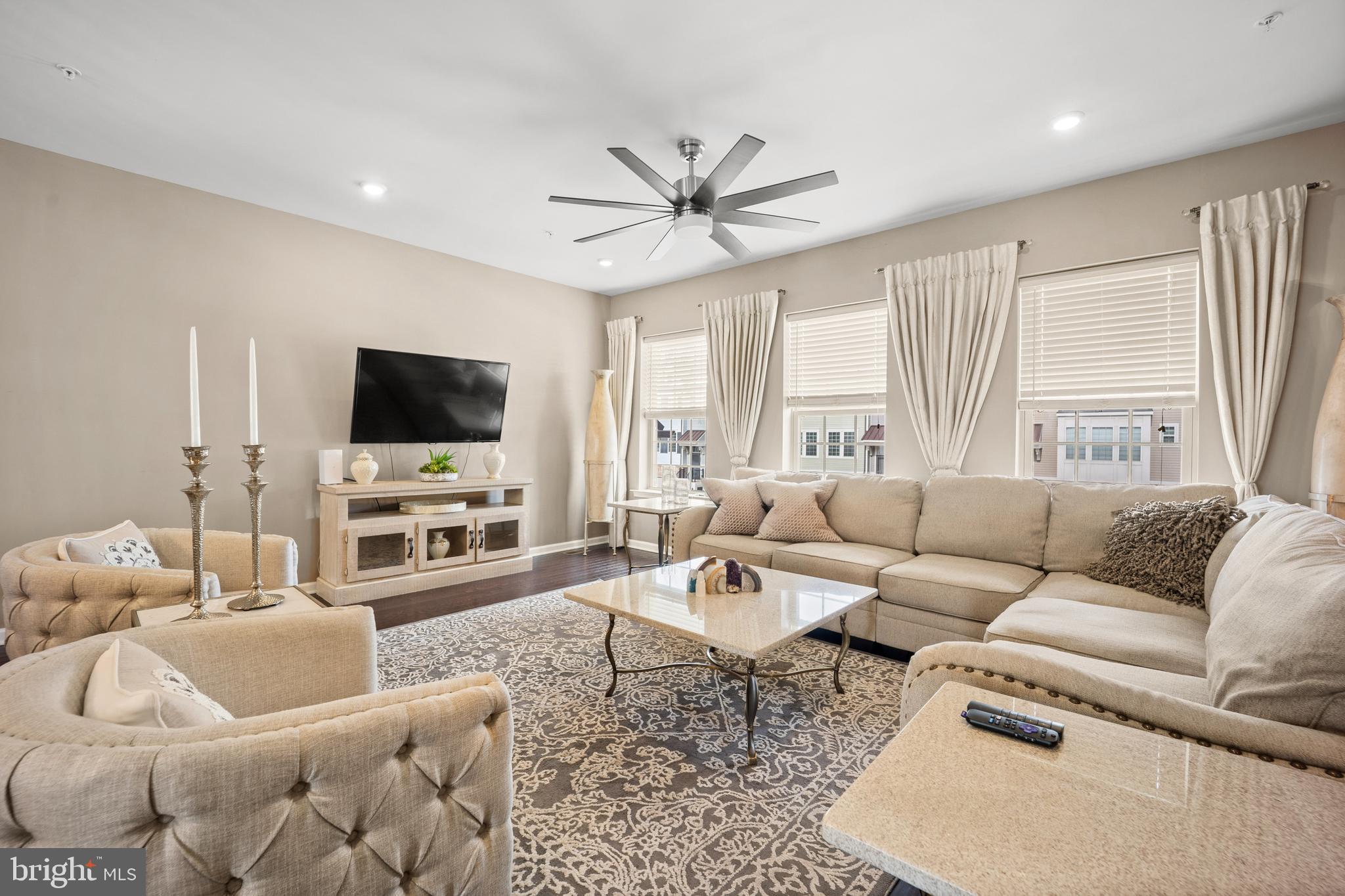 TALL OAKS - Residential