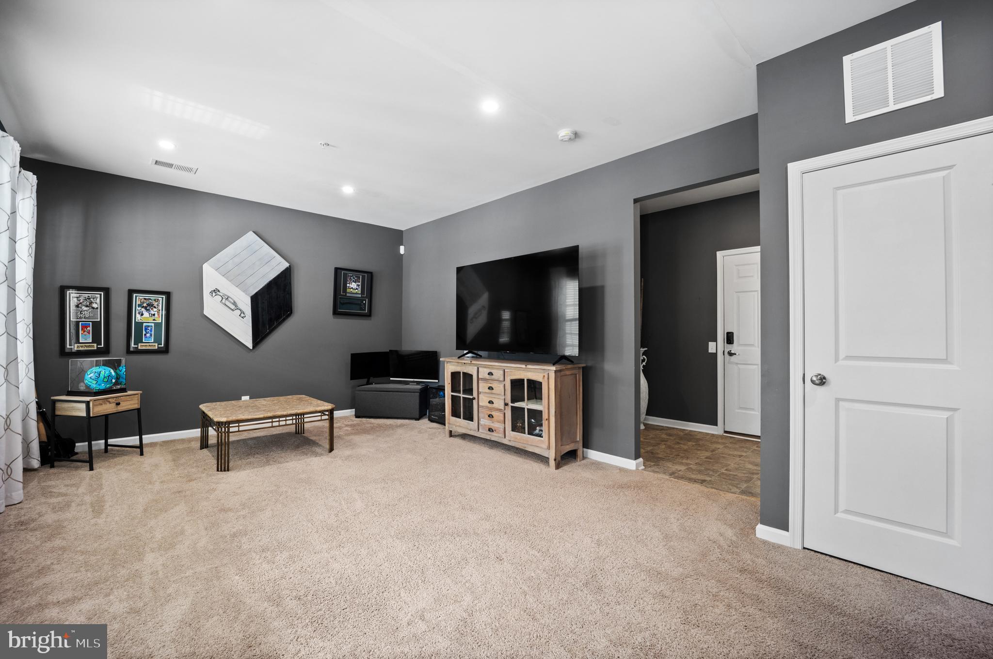 TALL OAKS - Residential