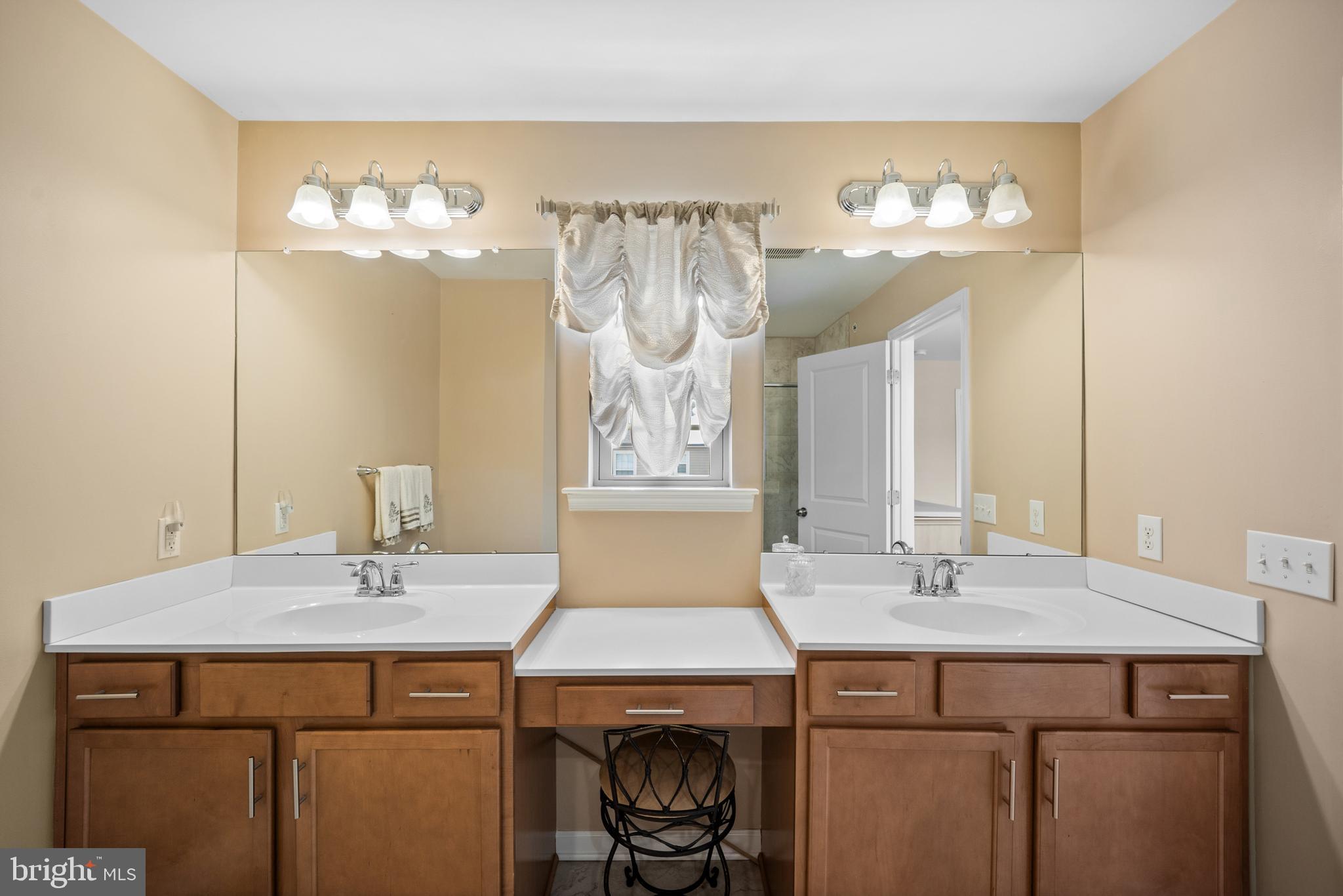 TALL OAKS - Residential