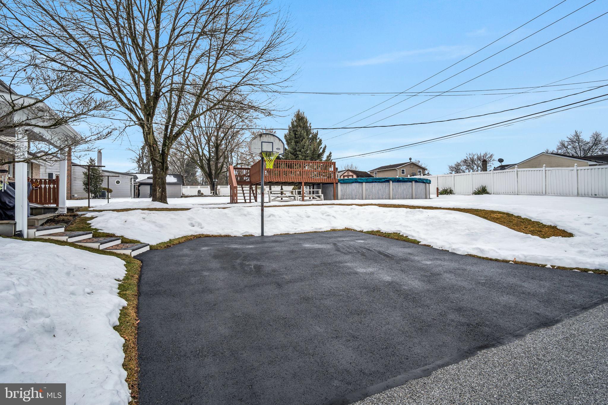 NOLL MANOR - Residential