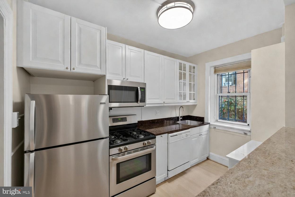 1954 COLUMBIA ROAD NW 110