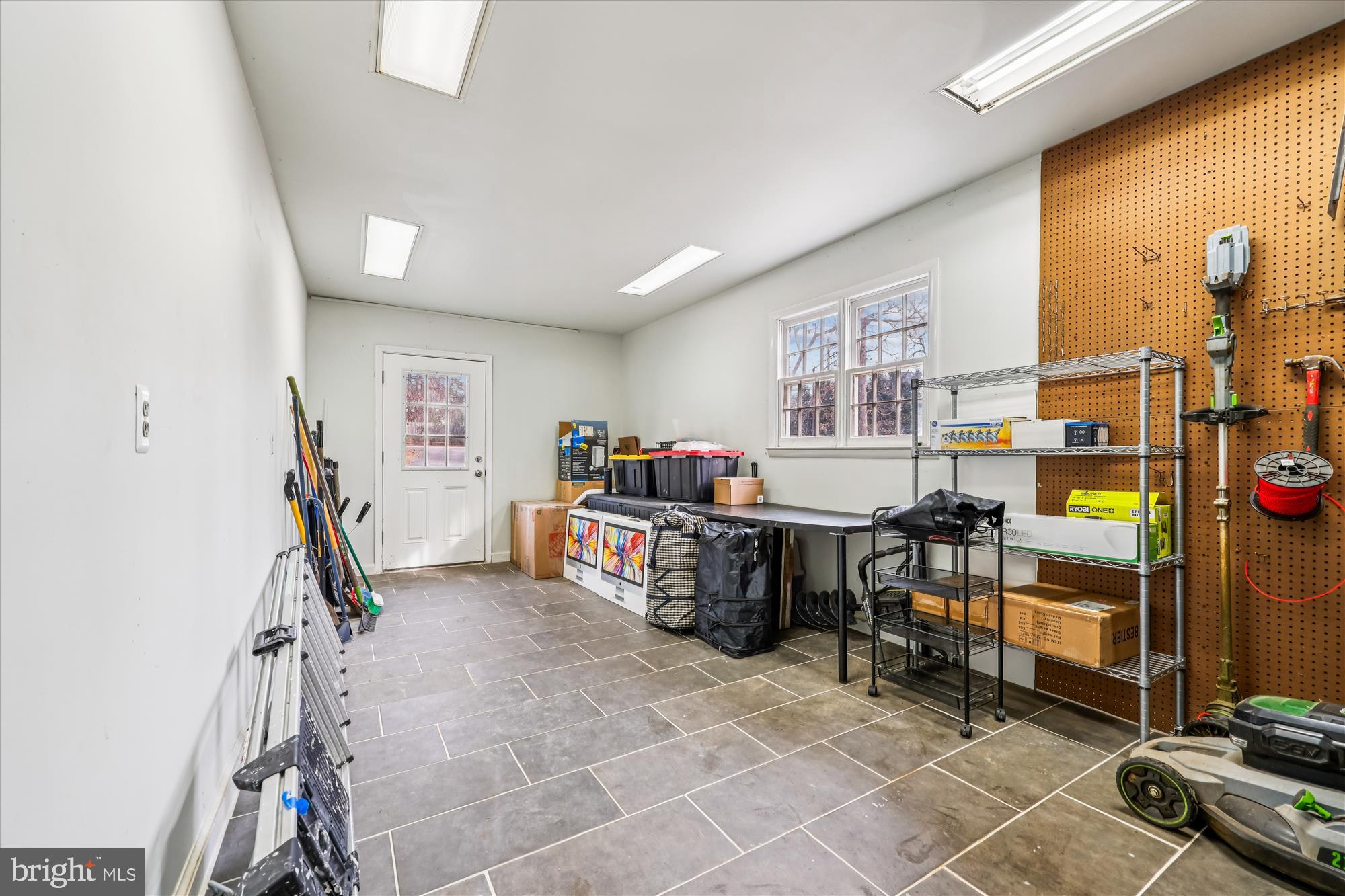 DARNESTOWN OUTSIDE - Residential