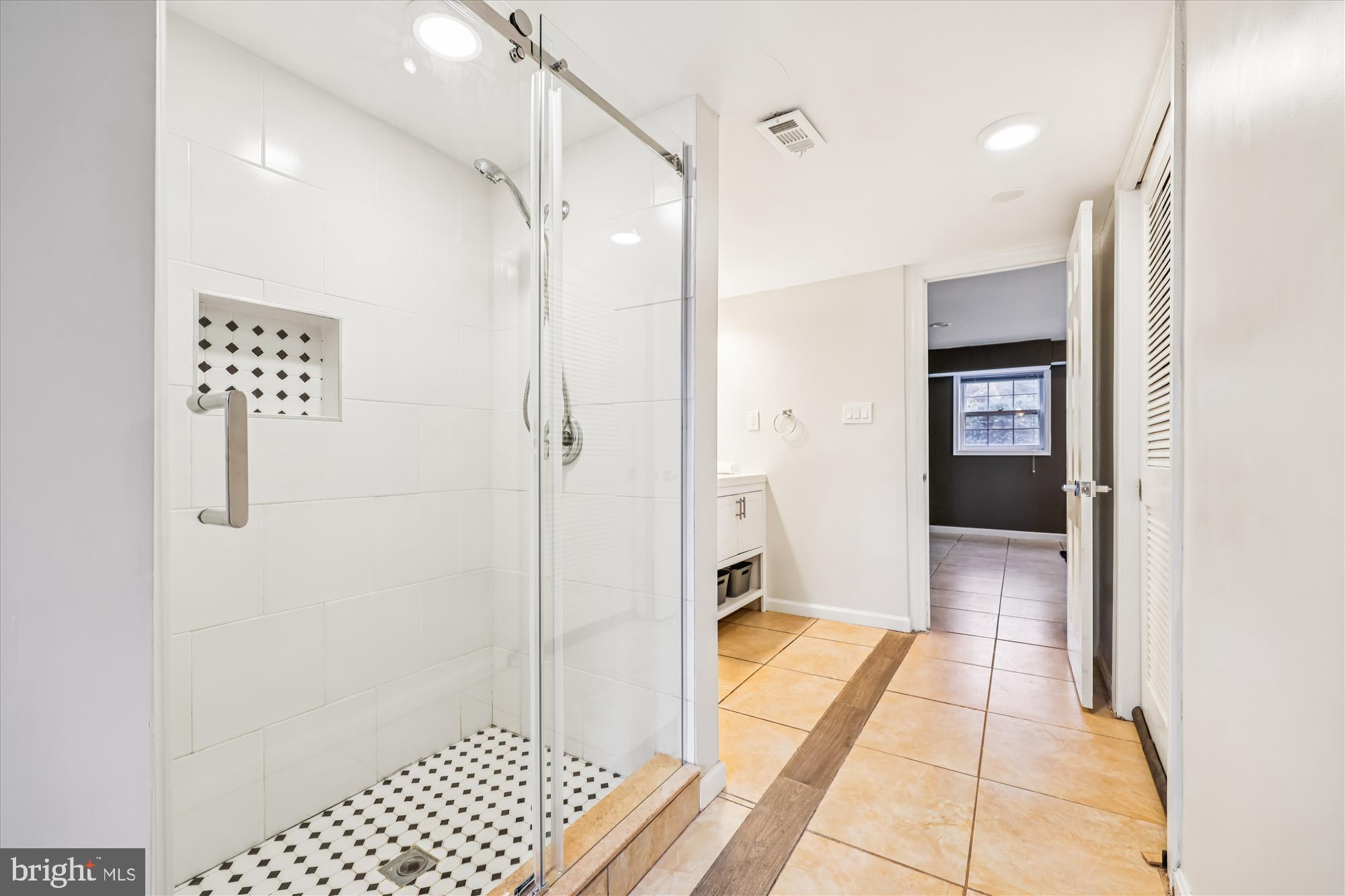 DARNESTOWN OUTSIDE - Residential